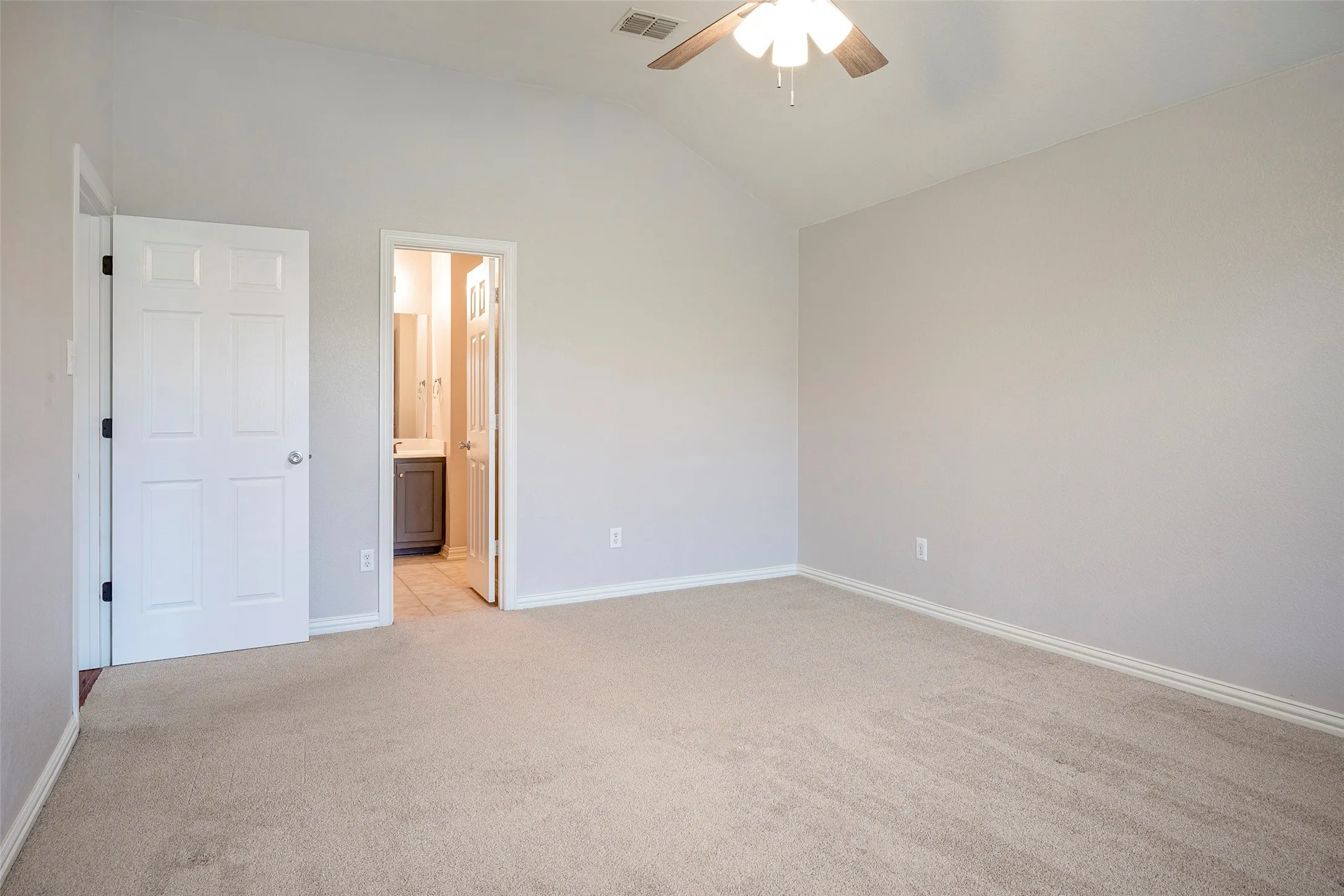 Single Family Residence For Rent in Denton County , 2728 Enchanted Eve Drive, Little Elm, Texas 75068, 4 Bedroom, 2 Bathroom, 2 Garage spaces, 1,980 Sqft, built in 2005, mls#21401502, Real Estate Agent in Little Elm, Homes For Rent in Denton county, Homes For Rent in Little Elm, Realtor in Little Elm Texas, Real Estate Brokerage Independent Realty Texas, Luminita Cordes Realtor