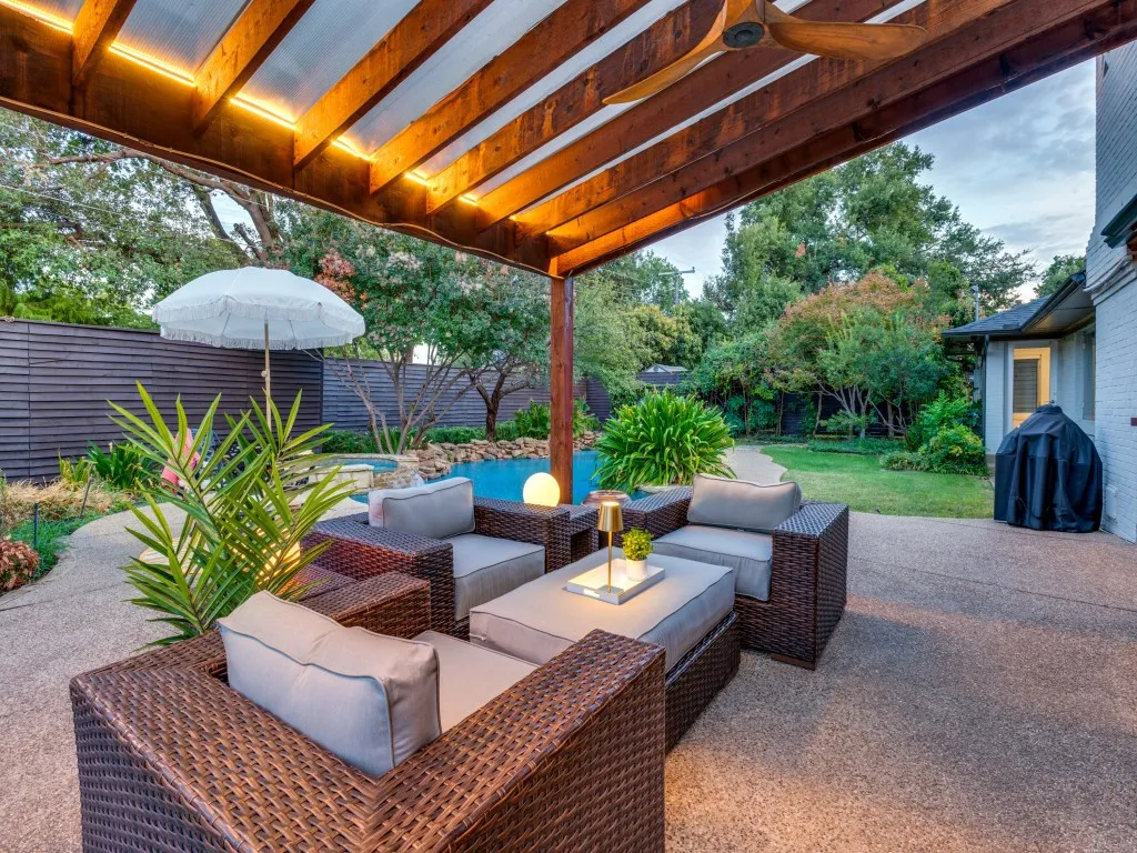 Single Family Residence For Sale in Dallas County , 10314 Sherbrook Lane, Dallas, Texas 75229, 4 Bedroom, 3 Bathroom, 2 Garage spaces, 2,592 Sqft, built in 1955, mls#21401527, Real Estate Agent in Dallas, Homes For Sale in Dallas county, Homes For Sale in Dallas, Realtor in Dallas Texas, Real Estate Brokerage Independent Realty Texas, Luminita Cordes Realtor