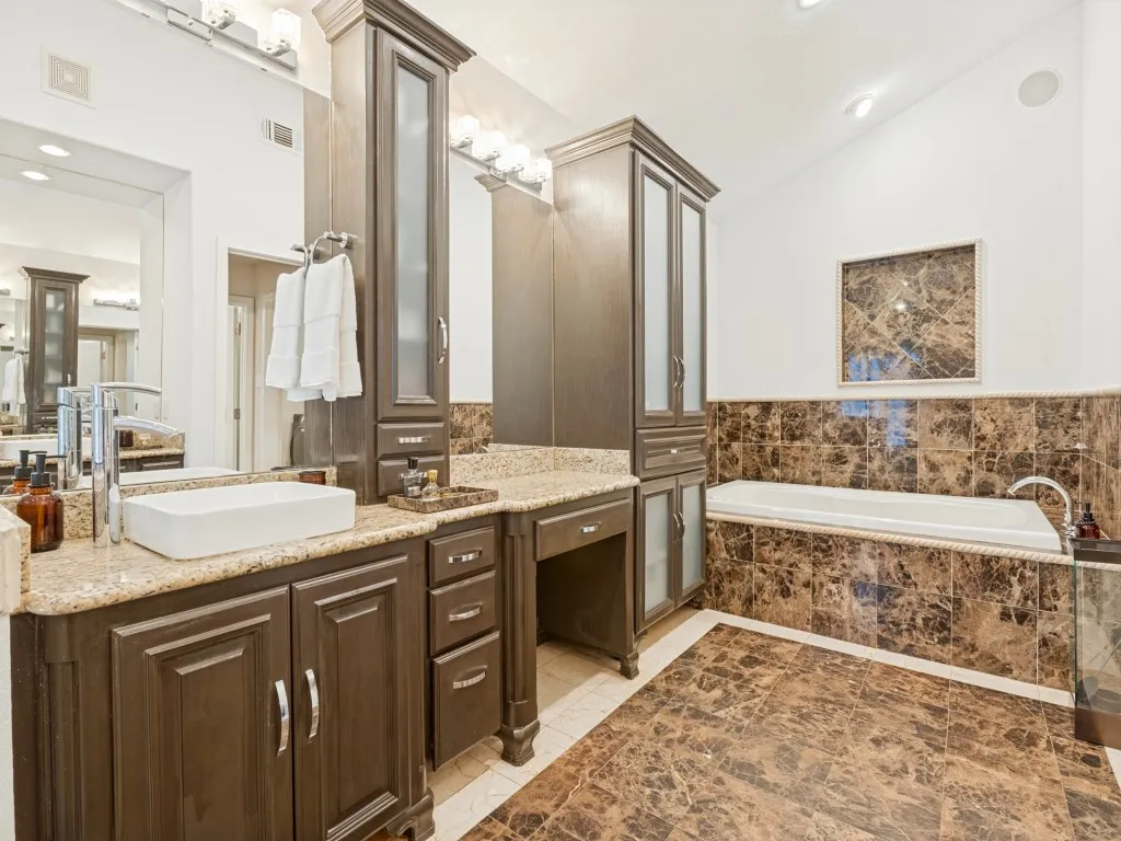 Single Family Residence For Sale in Dallas County , 10314 Sherbrook Lane, Dallas, Texas 75229, 4 Bedroom, 3 Bathroom, 2 Garage spaces, 2,592 Sqft, built in 1955, mls#21401527, Real Estate Agent in Dallas, Homes For Sale in Dallas county, Homes For Sale in Dallas, Realtor in Dallas Texas, Real Estate Brokerage Independent Realty Texas, Luminita Cordes Realtor