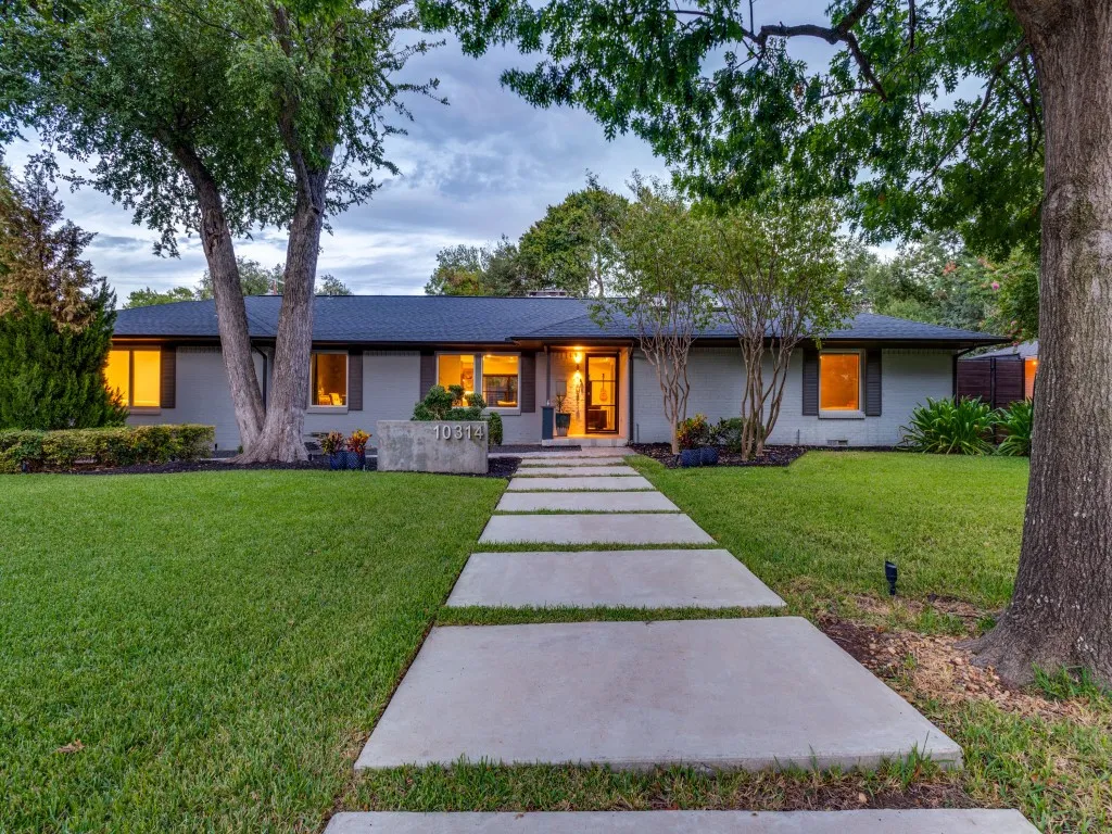 Single Family Residence For Sale in Dallas County , 10314 Sherbrook Lane, Dallas, Texas 75229, 4 Bedroom, 3 Bathroom, 2 Garage spaces, 2,592 Sqft, built in 1955, mls#21401527, Real Estate Agent in Dallas, Homes For Sale in Dallas county, Homes For Sale in Dallas, Realtor in Dallas Texas, Real Estate Brokerage Independent Realty Texas, Luminita Cordes Realtor