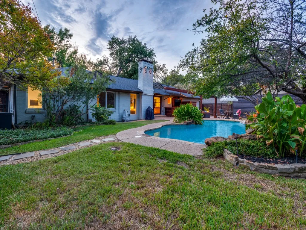 Single Family Residence For Sale in Dallas County , 10314 Sherbrook Lane, Dallas, Texas 75229, 4 Bedroom, 3 Bathroom, 2 Garage spaces, 2,592 Sqft, built in 1955, mls#21401527, Real Estate Agent in Dallas, Homes For Sale in Dallas county, Homes For Sale in Dallas, Realtor in Dallas Texas, Real Estate Brokerage Independent Realty Texas, Luminita Cordes Realtor