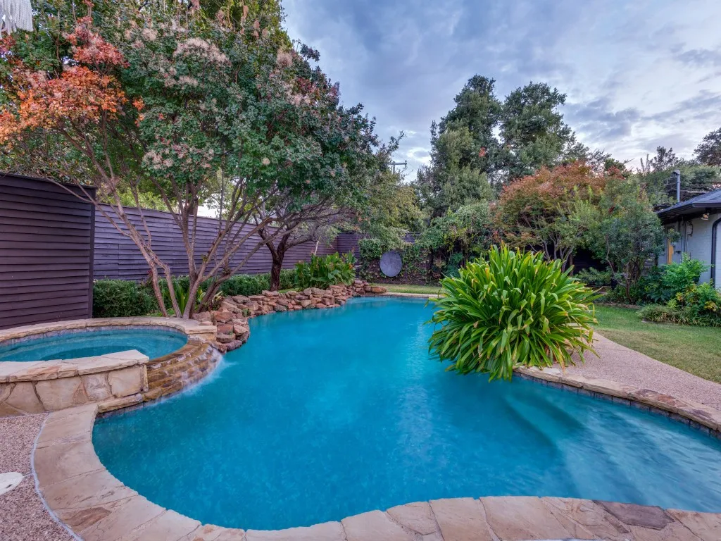 Single Family Residence For Sale in Dallas County , 10314 Sherbrook Lane, Dallas, Texas 75229, 4 Bedroom, 3 Bathroom, 2 Garage spaces, 2,592 Sqft, built in 1955, mls#21401527, Real Estate Agent in Dallas, Homes For Sale in Dallas county, Homes For Sale in Dallas, Realtor in Dallas Texas, Real Estate Brokerage Independent Realty Texas, Luminita Cordes Realtor