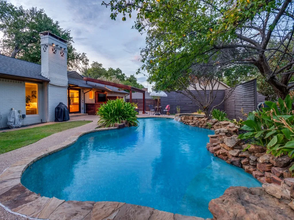 Single Family Residence For Sale in Dallas County , 10314 Sherbrook Lane, Dallas, Texas 75229, 4 Bedroom, 3 Bathroom, 2 Garage spaces, 2,592 Sqft, built in 1955, mls#21401527, Real Estate Agent in Dallas, Homes For Sale in Dallas county, Homes For Sale in Dallas, Realtor in Dallas Texas, Real Estate Brokerage Independent Realty Texas, Luminita Cordes Realtor