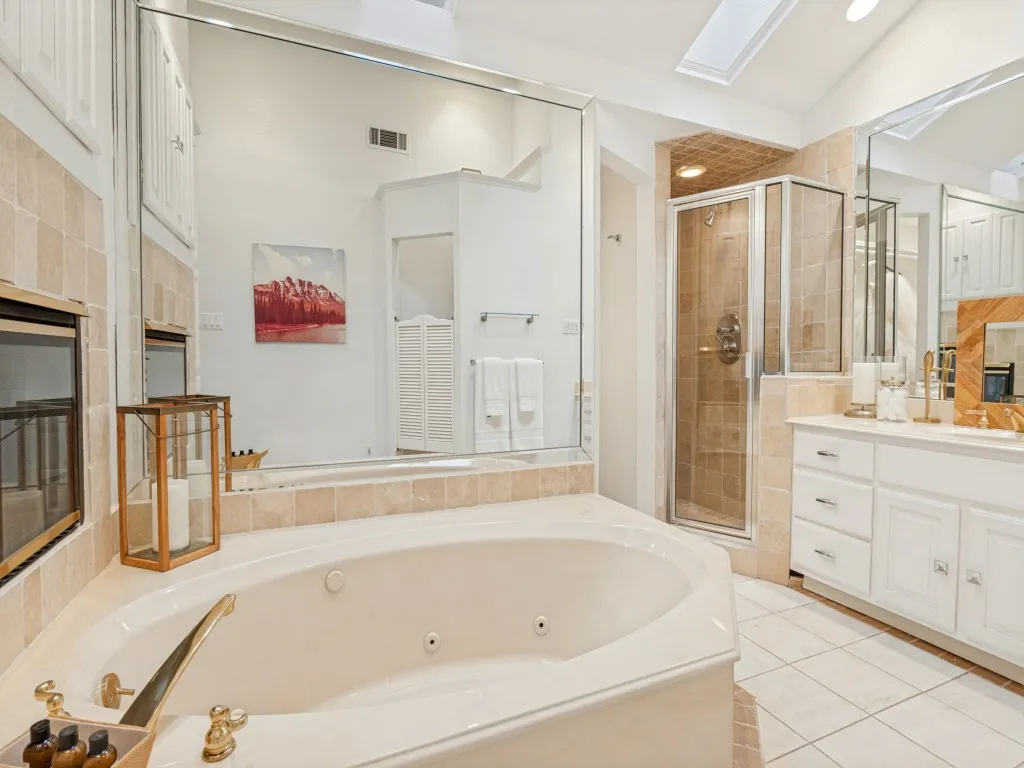 Single Family Residence For Sale in Dallas County , 10314 Sherbrook Lane, Dallas, Texas 75229, 4 Bedroom, 3 Bathroom, 2 Garage spaces, 2,592 Sqft, built in 1955, mls#21401527, Real Estate Agent in Dallas, Homes For Sale in Dallas county, Homes For Sale in Dallas, Realtor in Dallas Texas, Real Estate Brokerage Independent Realty Texas, Luminita Cordes Realtor