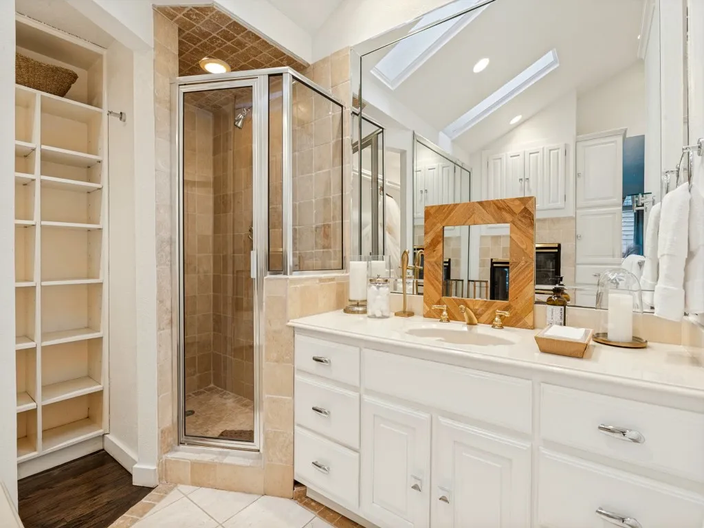 Single Family Residence For Sale in Dallas County , 10314 Sherbrook Lane, Dallas, Texas 75229, 4 Bedroom, 3 Bathroom, 2 Garage spaces, 2,592 Sqft, built in 1955, mls#21401527, Real Estate Agent in Dallas, Homes For Sale in Dallas county, Homes For Sale in Dallas, Realtor in Dallas Texas, Real Estate Brokerage Independent Realty Texas, Luminita Cordes Realtor