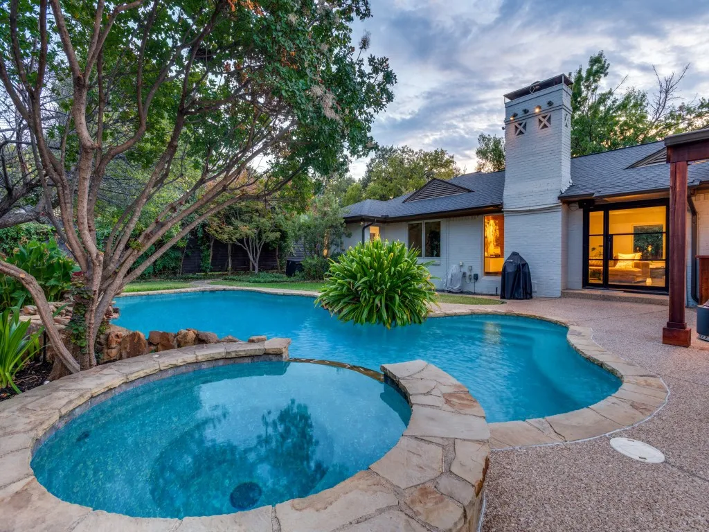 Single Family Residence For Sale in Dallas County , 10314 Sherbrook Lane, Dallas, Texas 75229, 4 Bedroom, 3 Bathroom, 2 Garage spaces, 2,592 Sqft, built in 1955, mls#21401527, Real Estate Agent in Dallas, Homes For Sale in Dallas county, Homes For Sale in Dallas, Realtor in Dallas Texas, Real Estate Brokerage Independent Realty Texas, Luminita Cordes Realtor
