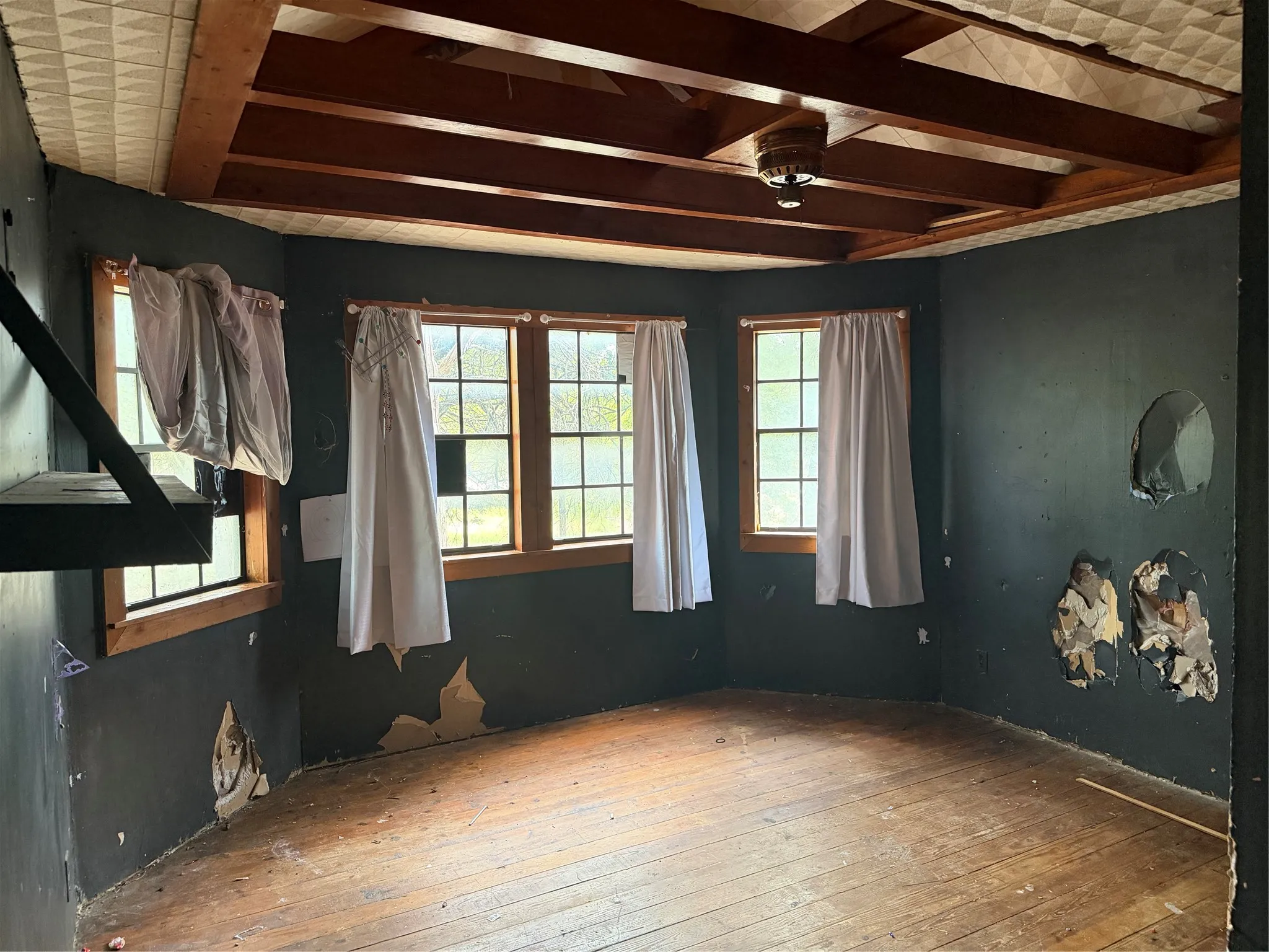 Single Family Residence For Sale in Grayson County , 129 Old Ida Road, Sherman, Texas 75090, 5 Bedroom, 2 Bathroom, Garage spaces, 2,436 Sqft, built in 1984, mls#21401147, Real Estate Agent in Sherman, Homes For Sale in Grayson county, Homes For Sale in Sherman, Realtor in Sherman Texas, Real Estate Brokerage Independent Realty Texas, Luminita Cordes Realtor