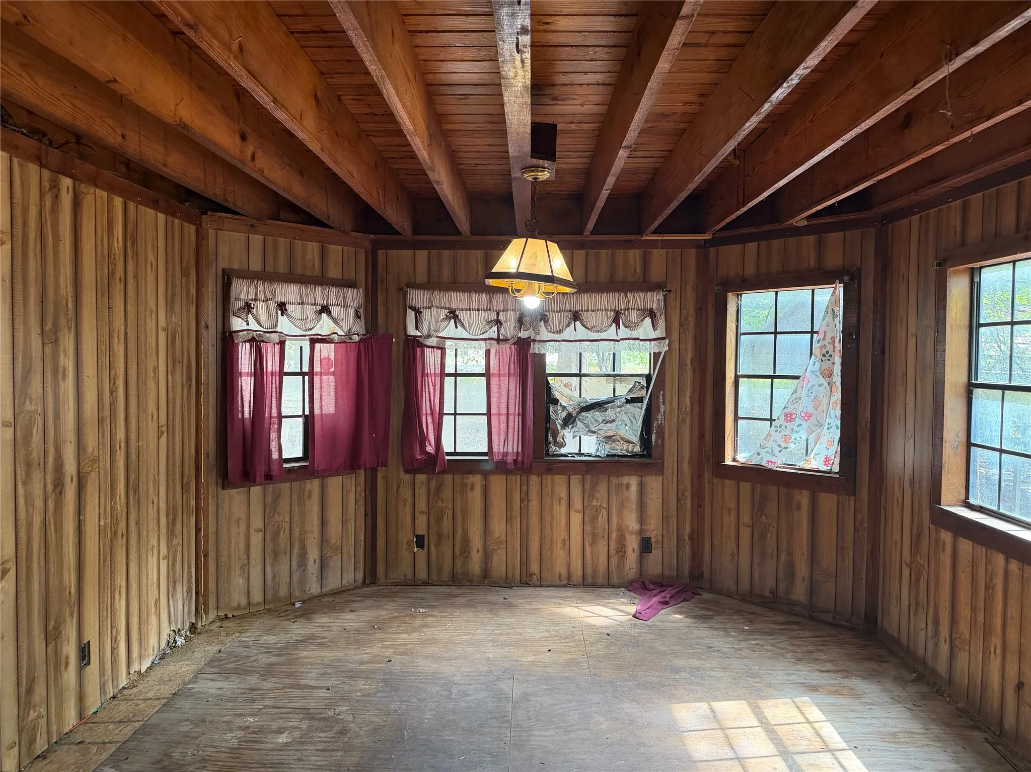 Single Family Residence For Sale in Grayson County , 129 Old Ida Road, Sherman, Texas 75090, 5 Bedroom, 2 Bathroom, Garage spaces, 2,436 Sqft, built in 1984, mls#21401147, Real Estate Agent in Sherman, Homes For Sale in Grayson county, Homes For Sale in Sherman, Realtor in Sherman Texas, Real Estate Brokerage Independent Realty Texas, Luminita Cordes Realtor