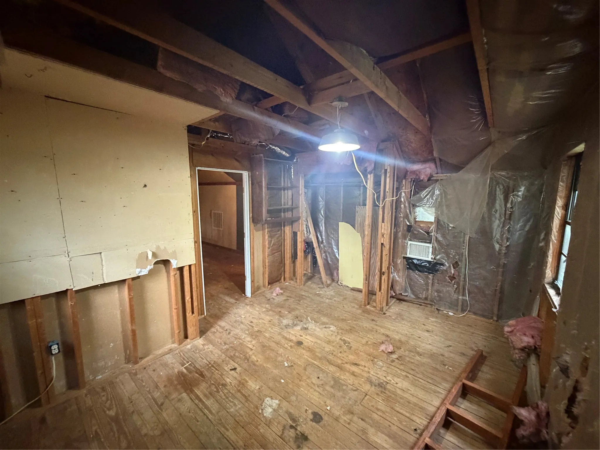 Single Family Residence For Sale in Grayson County , 129 Old Ida Road, Sherman, Texas 75090, 5 Bedroom, 2 Bathroom, Garage spaces, 2,436 Sqft, built in 1984, mls#21401147, Real Estate Agent in Sherman, Homes For Sale in Grayson county, Homes For Sale in Sherman, Realtor in Sherman Texas, Real Estate Brokerage Independent Realty Texas, Luminita Cordes Realtor
