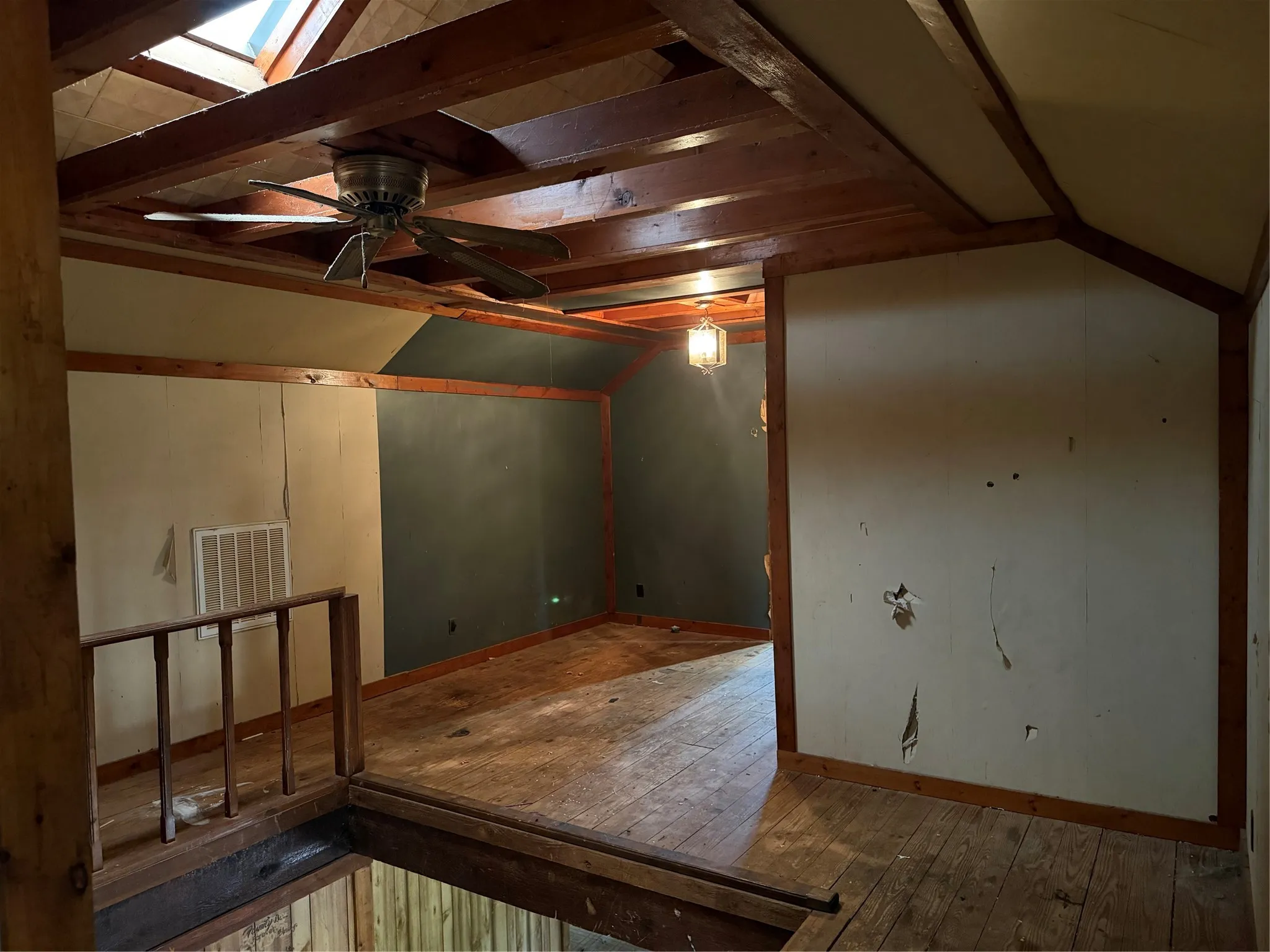 Single Family Residence For Sale in Grayson County , 129 Old Ida Road, Sherman, Texas 75090, 5 Bedroom, 2 Bathroom, Garage spaces, 2,436 Sqft, built in 1984, mls#21401147, Real Estate Agent in Sherman, Homes For Sale in Grayson county, Homes For Sale in Sherman, Realtor in Sherman Texas, Real Estate Brokerage Independent Realty Texas, Luminita Cordes Realtor