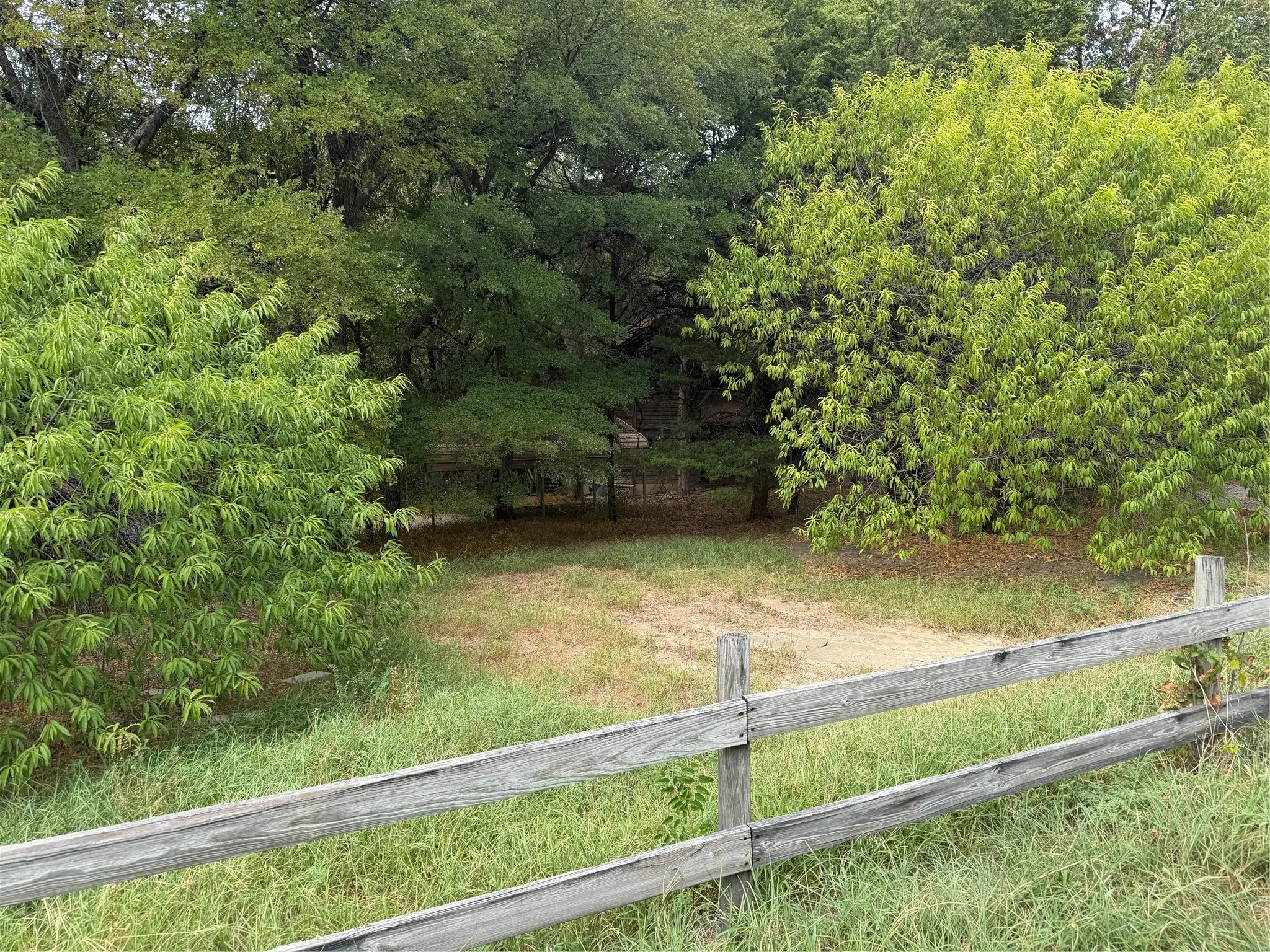 Single Family Residence For Sale in Grayson County , 129 Old Ida Road, Sherman, Texas 75090, 5 Bedroom, 2 Bathroom, Garage spaces, 2,436 Sqft, built in 1984, mls#21401147, Real Estate Agent in Sherman, Homes For Sale in Grayson county, Homes For Sale in Sherman, Realtor in Sherman Texas, Real Estate Brokerage Independent Realty Texas, Luminita Cordes Realtor