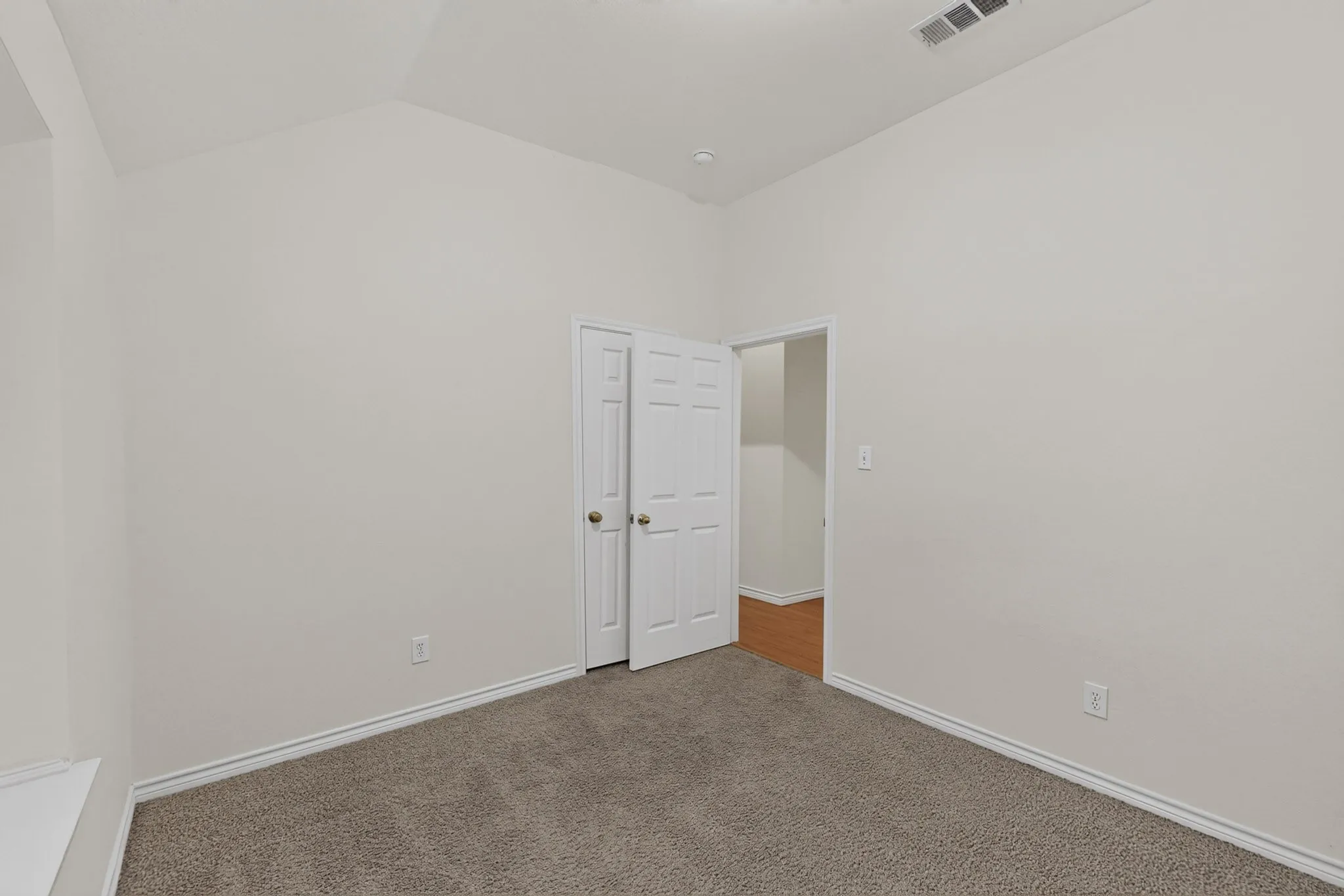 Single Family Residence For Rent in Collin County , 8108 Case Drive, Plano, Texas 75025, 3 Bedroom, 2 Bathroom, 2 Garage spaces, 1,809 Sqft, built in 1995, mls#21379446, Real Estate Agent in Plano, Homes For Rent in Collin county, Homes For Rent in Plano, Realtor in Plano Texas, Real Estate Brokerage Independent Realty Texas, Luminita Cordes Realtor