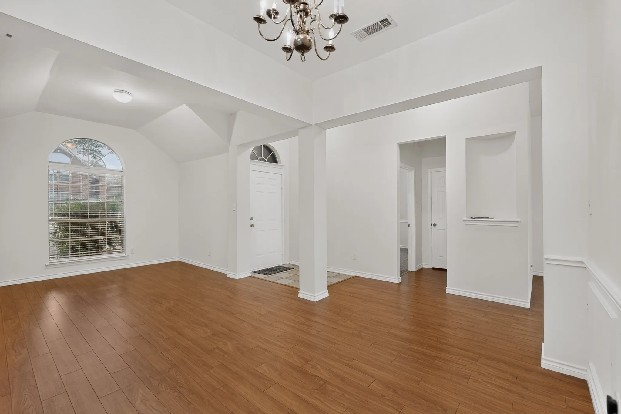 Single Family Residence For Rent in Collin County , 8108 Case Drive, Plano, Texas 75025, 3 Bedroom, 2 Bathroom, 2 Garage spaces, 1,809 Sqft, built in 1995, mls#21379446, Real Estate Agent in Plano, Homes For Rent in Collin county, Homes For Rent in Plano, Realtor in Plano Texas, Real Estate Brokerage Independent Realty Texas, Luminita Cordes Realtor