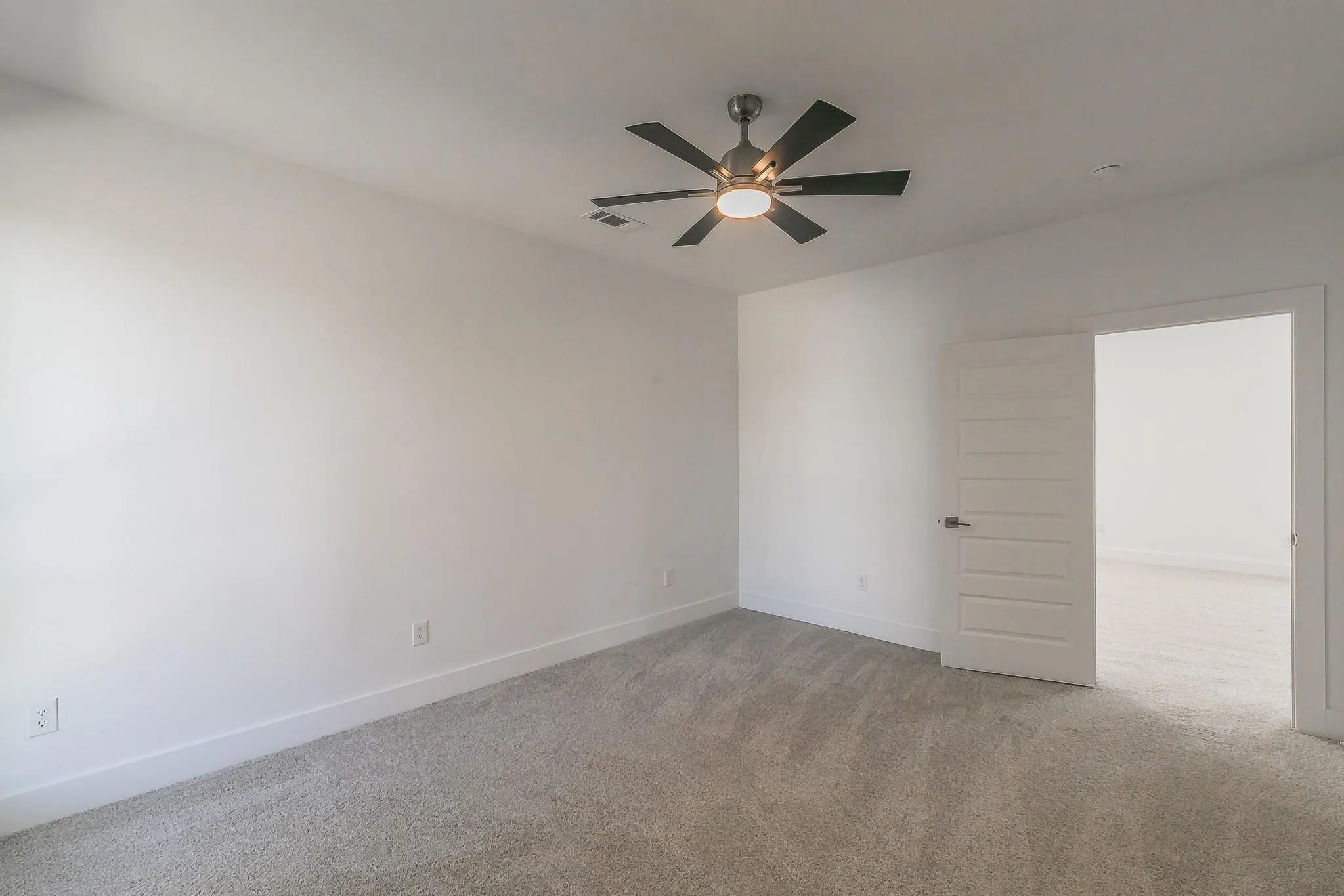 Single Family Residence For Sale in Dallas County , 3908 Vilbig Road, Dallas, Texas 75212, 4 Bedroom, 4 Bathroom, 1 Garage spaces, 3,061 Sqft, built in 2022, mls#21401533, Real Estate Agent in Dallas, Homes For Sale in Dallas county, Homes For Sale in Dallas, Realtor in Dallas Texas, Real Estate Brokerage Independent Realty Texas, Luminita Cordes Realtor