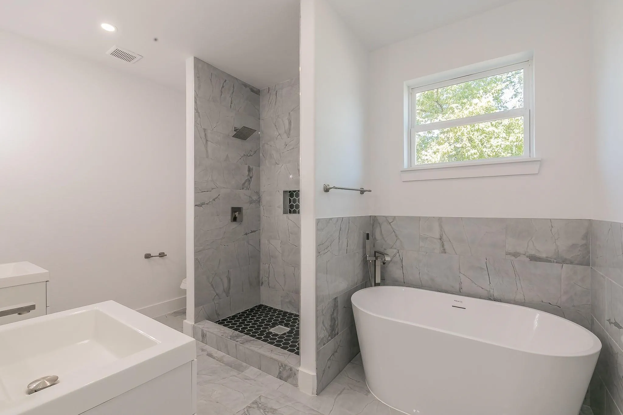 Single Family Residence For Sale in Dallas County , 3908 Vilbig Road, Dallas, Texas 75212, 4 Bedroom, 4 Bathroom, 1 Garage spaces, 3,061 Sqft, built in 2022, mls#21401533, Real Estate Agent in Dallas, Homes For Sale in Dallas county, Homes For Sale in Dallas, Realtor in Dallas Texas, Real Estate Brokerage Independent Realty Texas, Luminita Cordes Realtor