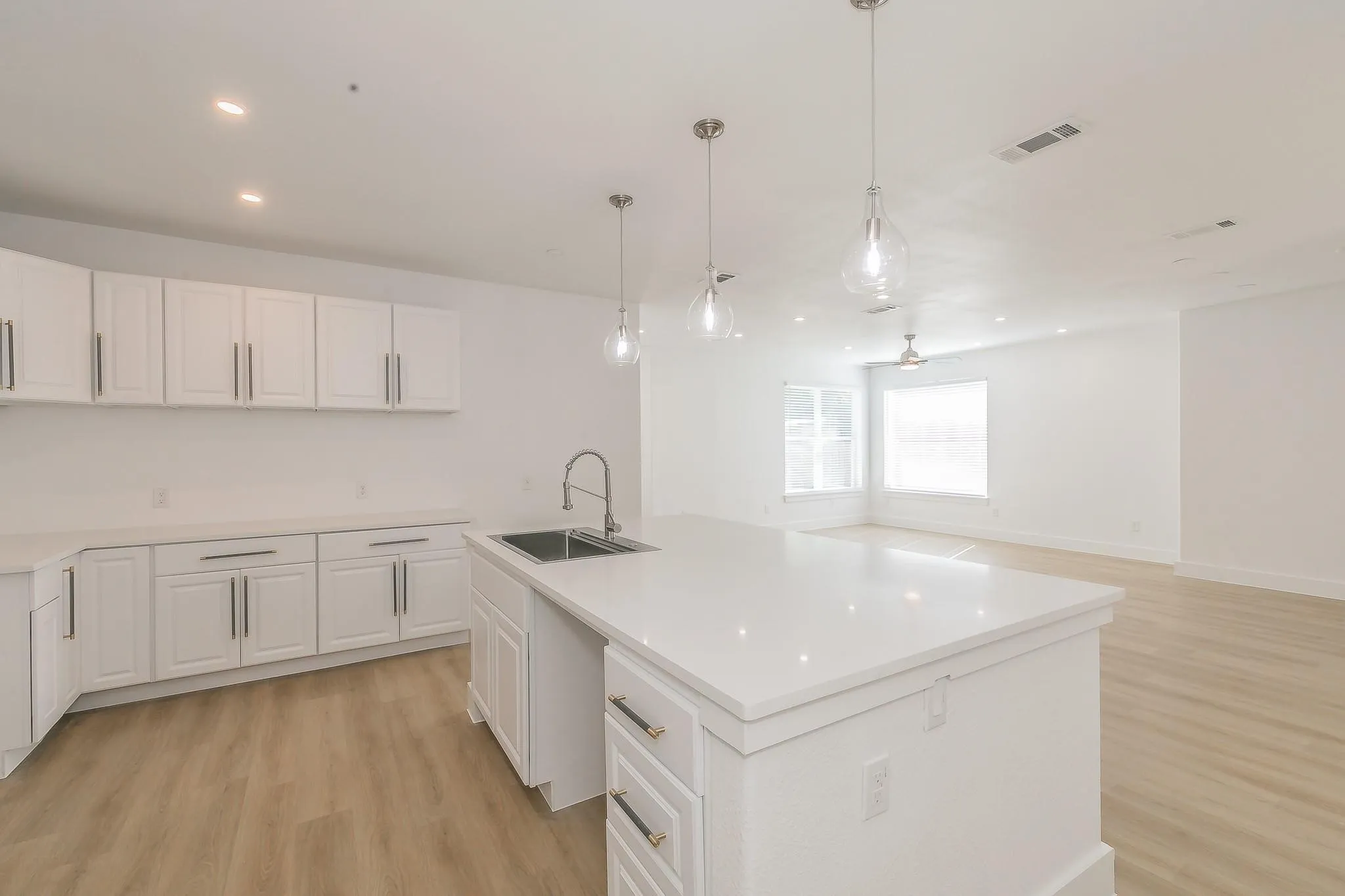 Single Family Residence For Sale in Dallas County , 3908 Vilbig Road, Dallas, Texas 75212, 4 Bedroom, 4 Bathroom, 1 Garage spaces, 3,061 Sqft, built in 2022, mls#21401533, Real Estate Agent in Dallas, Homes For Sale in Dallas county, Homes For Sale in Dallas, Realtor in Dallas Texas, Real Estate Brokerage Independent Realty Texas, Luminita Cordes Realtor