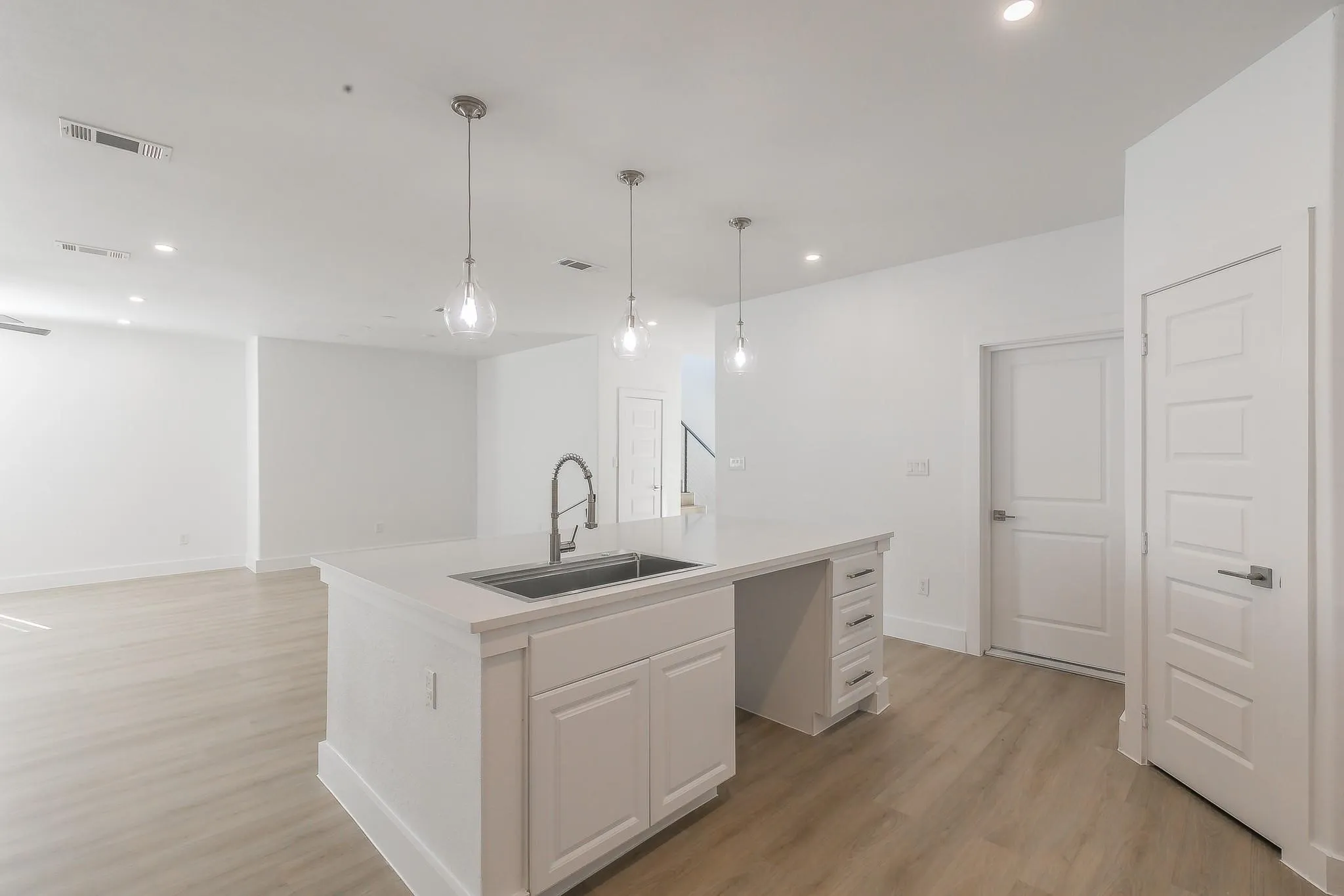 Single Family Residence For Sale in Dallas County , 3908 Vilbig Road, Dallas, Texas 75212, 4 Bedroom, 4 Bathroom, 1 Garage spaces, 3,061 Sqft, built in 2022, mls#21401533, Real Estate Agent in Dallas, Homes For Sale in Dallas county, Homes For Sale in Dallas, Realtor in Dallas Texas, Real Estate Brokerage Independent Realty Texas, Luminita Cordes Realtor