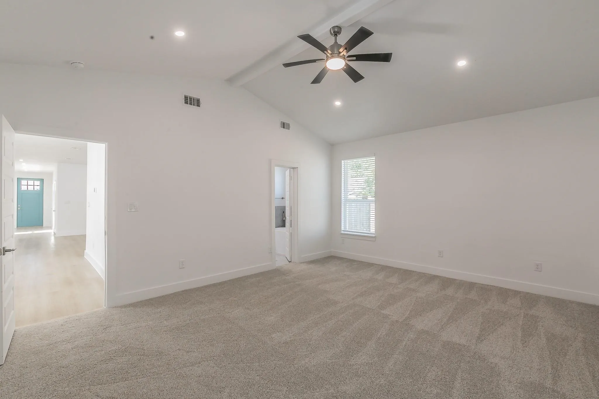 Single Family Residence For Sale in Dallas County , 3908 Vilbig Road, Dallas, Texas 75212, 4 Bedroom, 4 Bathroom, 1 Garage spaces, 3,061 Sqft, built in 2022, mls#21401533, Real Estate Agent in Dallas, Homes For Sale in Dallas county, Homes For Sale in Dallas, Realtor in Dallas Texas, Real Estate Brokerage Independent Realty Texas, Luminita Cordes Realtor