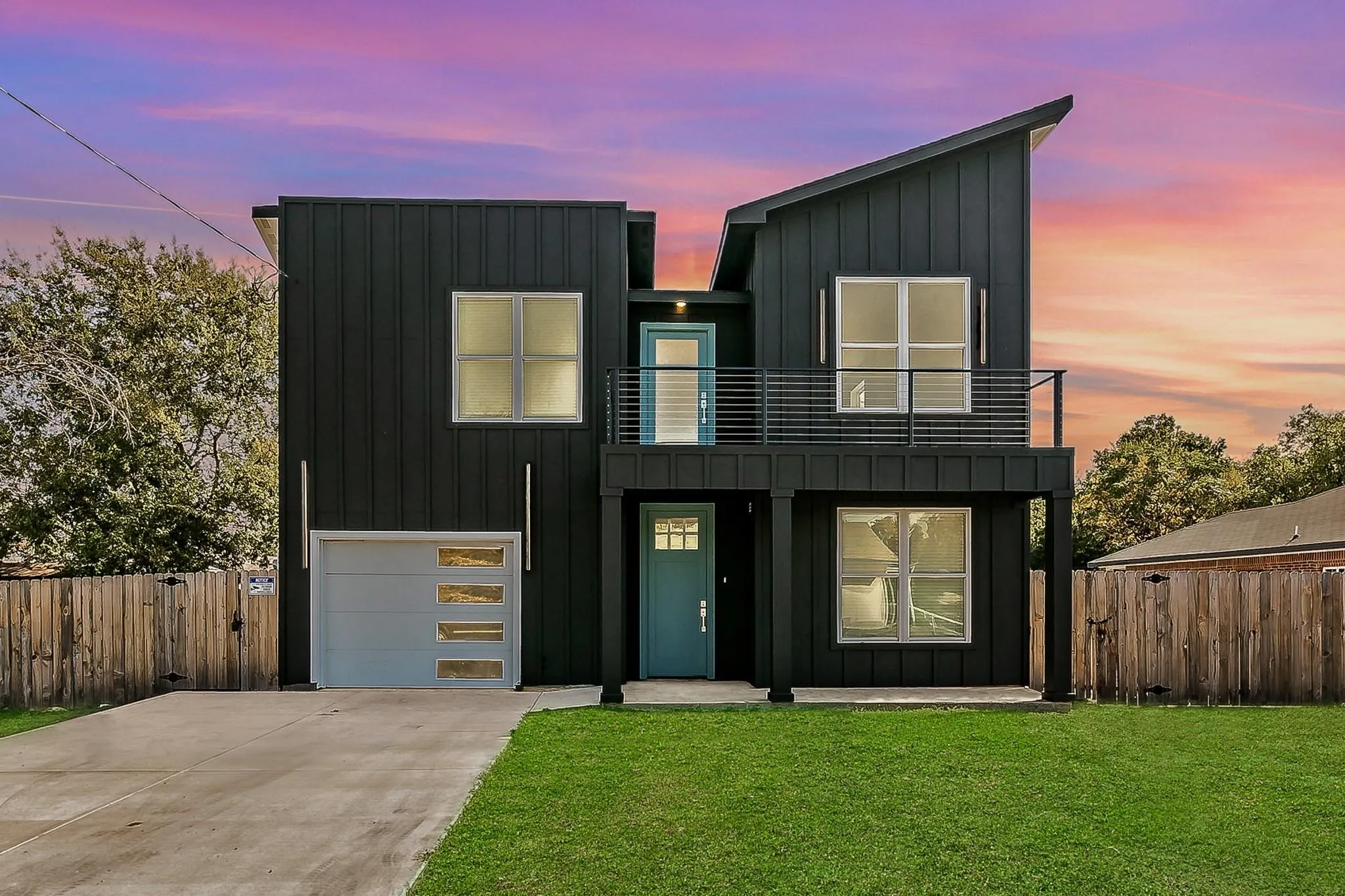 Single Family Residence For Sale in Dallas County , 3908 Vilbig Road, Dallas, Texas 75212, 4 Bedroom, 4 Bathroom, 1 Garage spaces, 3,061 Sqft, built in 2022, mls#21401533, Real Estate Agent in Dallas, Homes For Sale in Dallas county, Homes For Sale in Dallas, Realtor in Dallas Texas, Real Estate Brokerage Independent Realty Texas, Luminita Cordes Realtor
