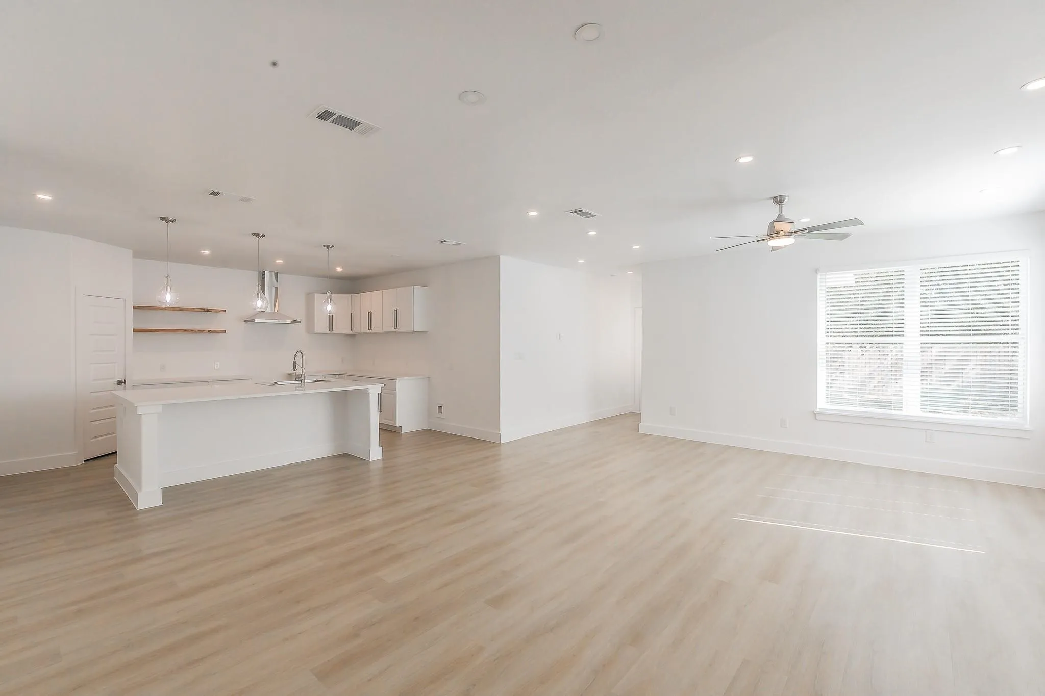 Single Family Residence For Sale in Dallas County , 3908 Vilbig Road, Dallas, Texas 75212, 4 Bedroom, 4 Bathroom, 1 Garage spaces, 3,061 Sqft, built in 2022, mls#21401533, Real Estate Agent in Dallas, Homes For Sale in Dallas county, Homes For Sale in Dallas, Realtor in Dallas Texas, Real Estate Brokerage Independent Realty Texas, Luminita Cordes Realtor