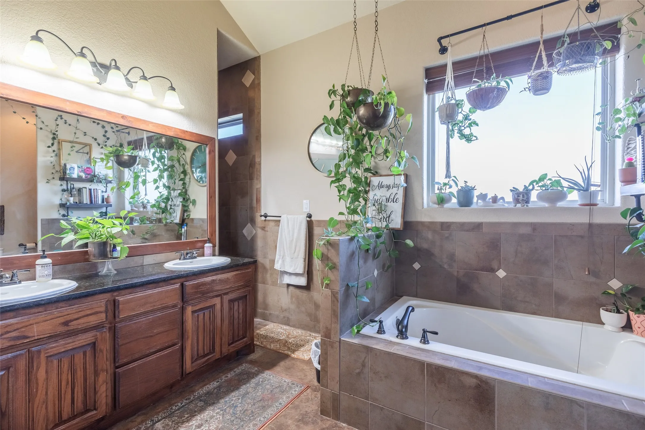 Single Family Residence For Sale in Taylor County , 7642 Spinks Road, Abilene, Texas 79603, 3 Bedroom, 2 Bathroom, 2 Garage spaces, 2,059 Sqft, built in 2008, mls#21401146, Real Estate Agent in Abilene, Homes For Sale in Taylor county, Homes For Sale in Abilene, Realtor in Abilene Texas, Real Estate Brokerage Independent Realty Texas, Luminita Cordes Realtor