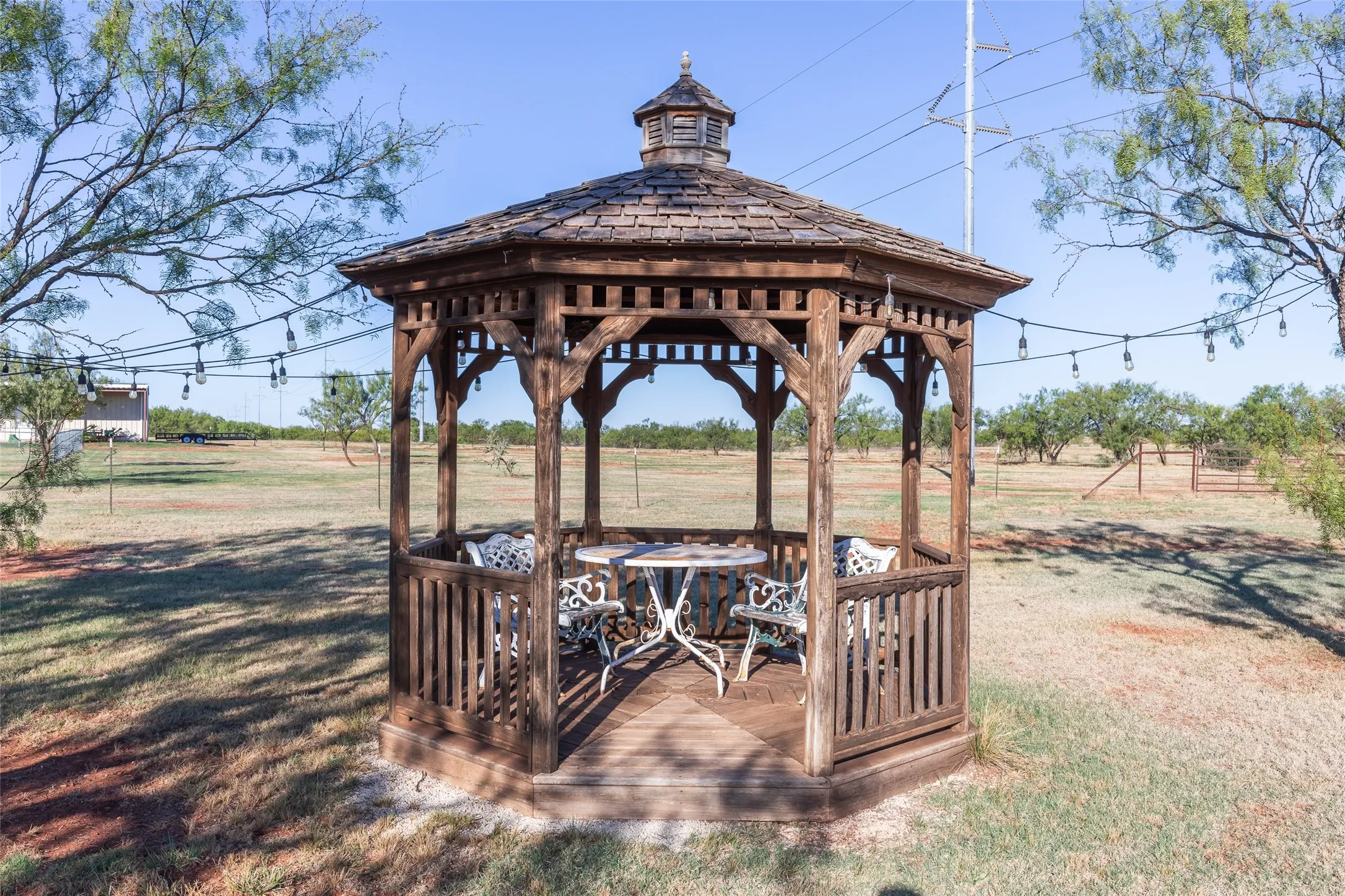 Single Family Residence For Sale in Taylor County , 7642 Spinks Road, Abilene, Texas 79603, 3 Bedroom, 2 Bathroom, 2 Garage spaces, 2,059 Sqft, built in 2008, mls#21401146, Real Estate Agent in Abilene, Homes For Sale in Taylor county, Homes For Sale in Abilene, Realtor in Abilene Texas, Real Estate Brokerage Independent Realty Texas, Luminita Cordes Realtor