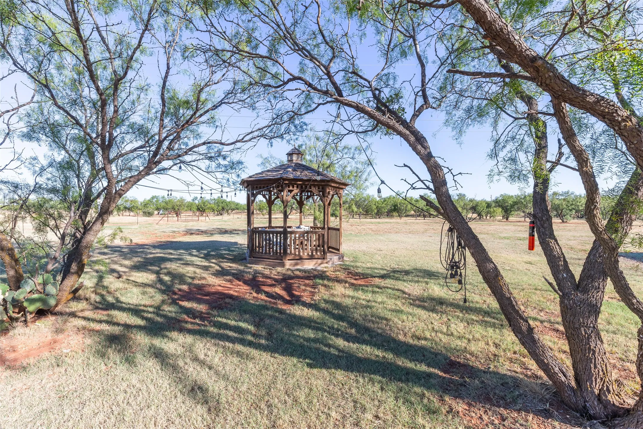 Single Family Residence For Sale in Taylor County , 7642 Spinks Road, Abilene, Texas 79603, 3 Bedroom, 2 Bathroom, 2 Garage spaces, 2,059 Sqft, built in 2008, mls#21401146, Real Estate Agent in Abilene, Homes For Sale in Taylor county, Homes For Sale in Abilene, Realtor in Abilene Texas, Real Estate Brokerage Independent Realty Texas, Luminita Cordes Realtor