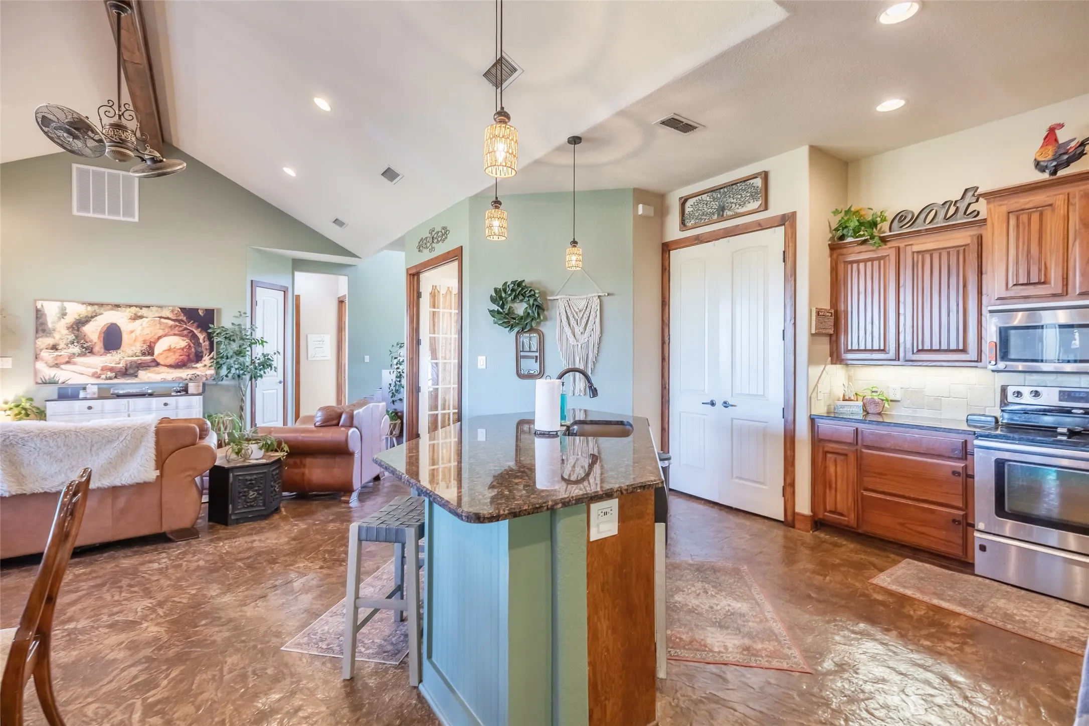 Single Family Residence For Sale in Taylor County , 7642 Spinks Road, Abilene, Texas 79603, 3 Bedroom, 2 Bathroom, 2 Garage spaces, 2,059 Sqft, built in 2008, mls#21401146, Real Estate Agent in Abilene, Homes For Sale in Taylor county, Homes For Sale in Abilene, Realtor in Abilene Texas, Real Estate Brokerage Independent Realty Texas, Luminita Cordes Realtor