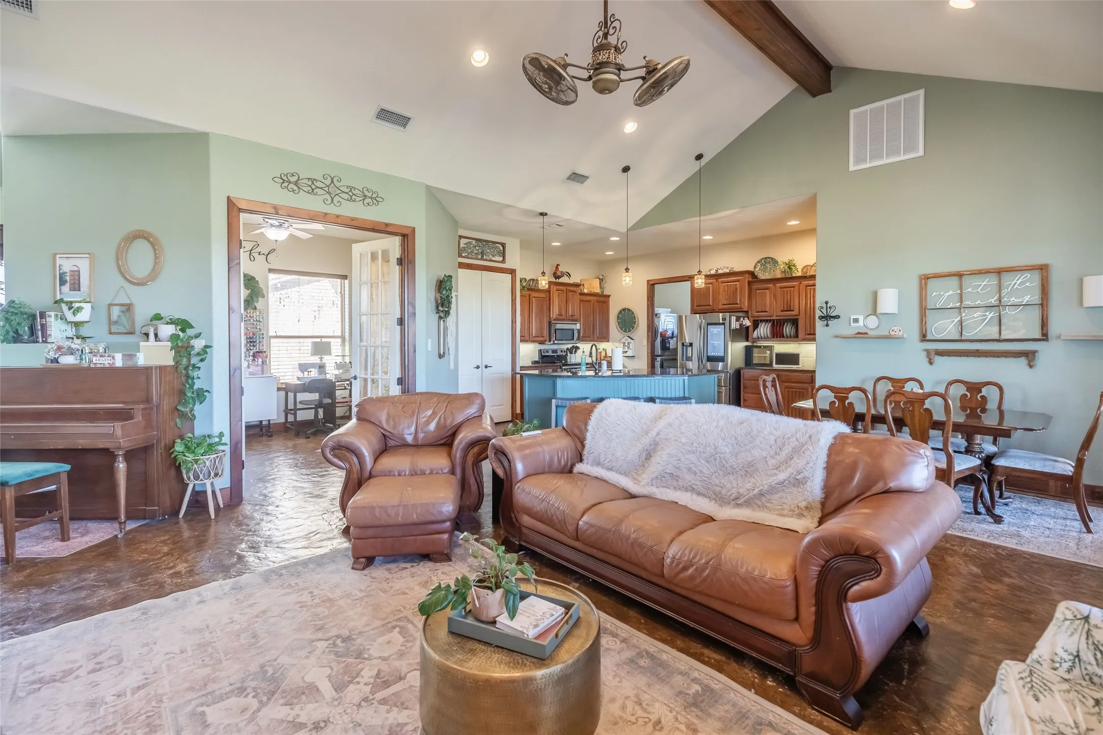 Single Family Residence For Sale in Taylor County , 7642 Spinks Road, Abilene, Texas 79603, 3 Bedroom, 2 Bathroom, 2 Garage spaces, 2,059 Sqft, built in 2008, mls#21401146, Real Estate Agent in Abilene, Homes For Sale in Taylor county, Homes For Sale in Abilene, Realtor in Abilene Texas, Real Estate Brokerage Independent Realty Texas, Luminita Cordes Realtor