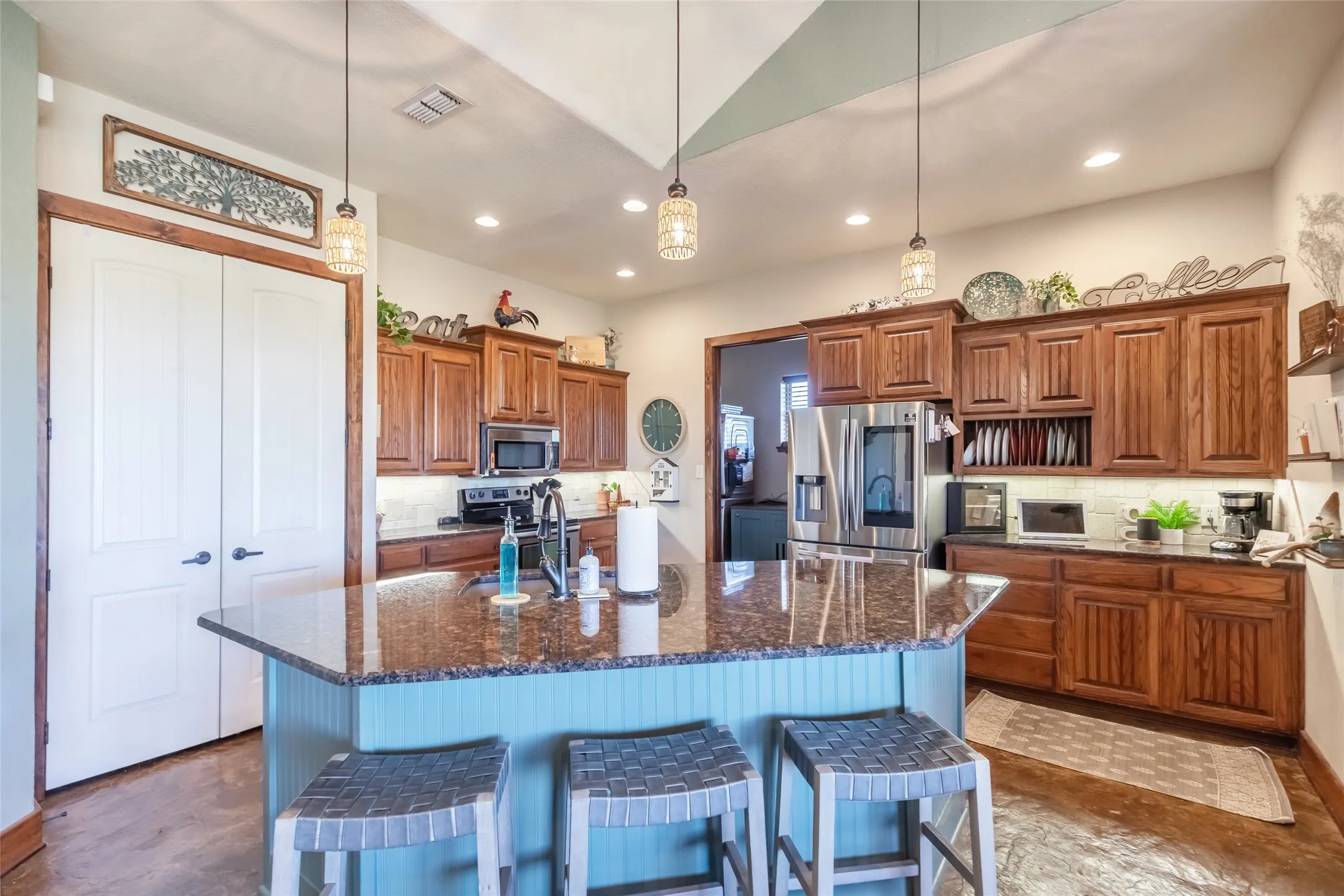 Single Family Residence For Sale in Taylor County , 7642 Spinks Road, Abilene, Texas 79603, 3 Bedroom, 2 Bathroom, 2 Garage spaces, 2,059 Sqft, built in 2008, mls#21401146, Real Estate Agent in Abilene, Homes For Sale in Taylor county, Homes For Sale in Abilene, Realtor in Abilene Texas, Real Estate Brokerage Independent Realty Texas, Luminita Cordes Realtor
