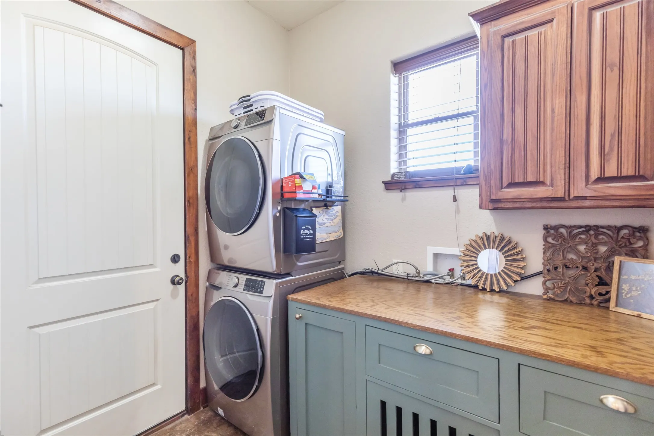 Single Family Residence For Sale in Taylor County , 7642 Spinks Road, Abilene, Texas 79603, 3 Bedroom, 2 Bathroom, 2 Garage spaces, 2,059 Sqft, built in 2008, mls#21401146, Real Estate Agent in Abilene, Homes For Sale in Taylor county, Homes For Sale in Abilene, Realtor in Abilene Texas, Real Estate Brokerage Independent Realty Texas, Luminita Cordes Realtor