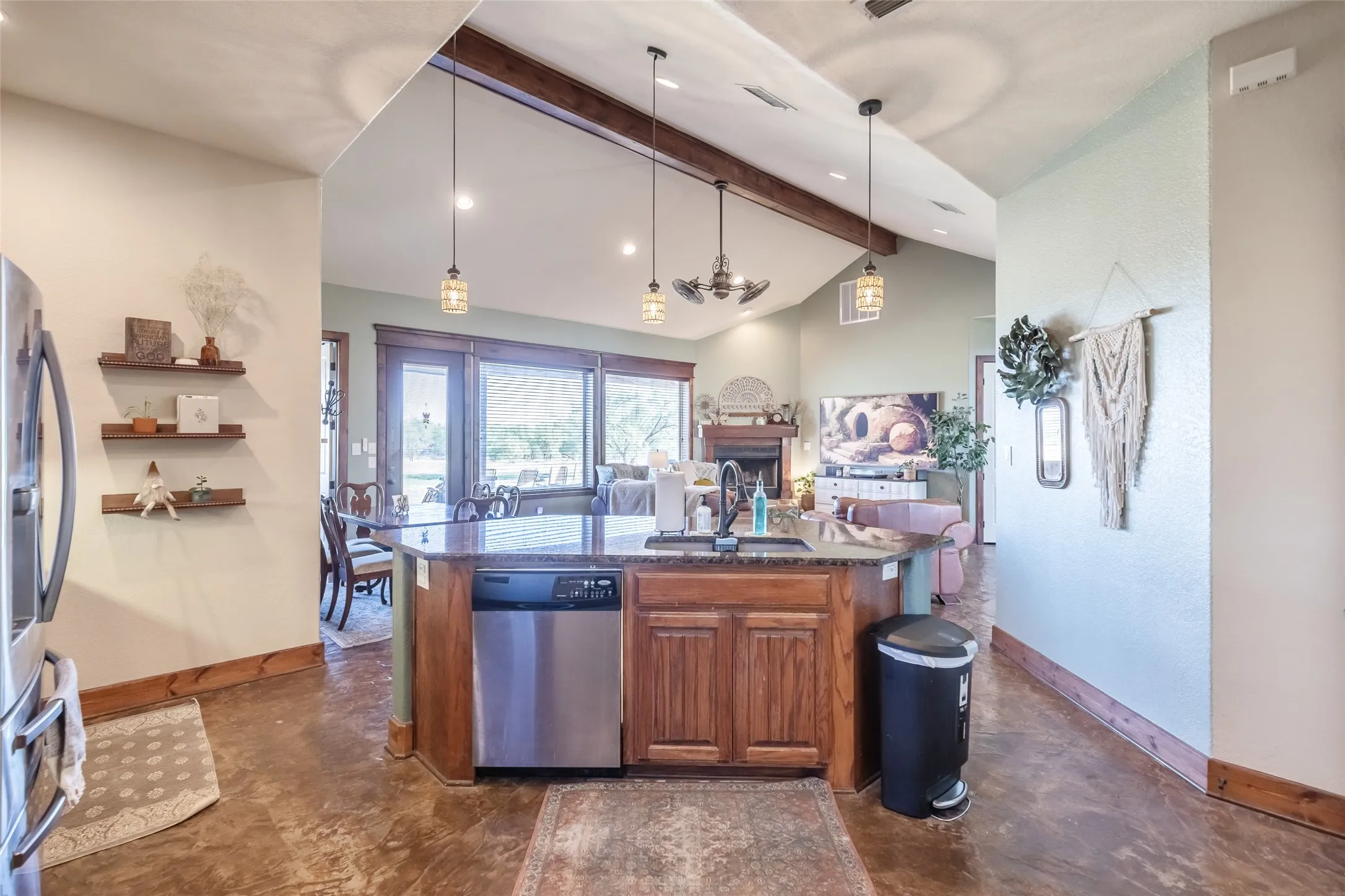 Single Family Residence For Sale in Taylor County , 7642 Spinks Road, Abilene, Texas 79603, 3 Bedroom, 2 Bathroom, 2 Garage spaces, 2,059 Sqft, built in 2008, mls#21401146, Real Estate Agent in Abilene, Homes For Sale in Taylor county, Homes For Sale in Abilene, Realtor in Abilene Texas, Real Estate Brokerage Independent Realty Texas, Luminita Cordes Realtor