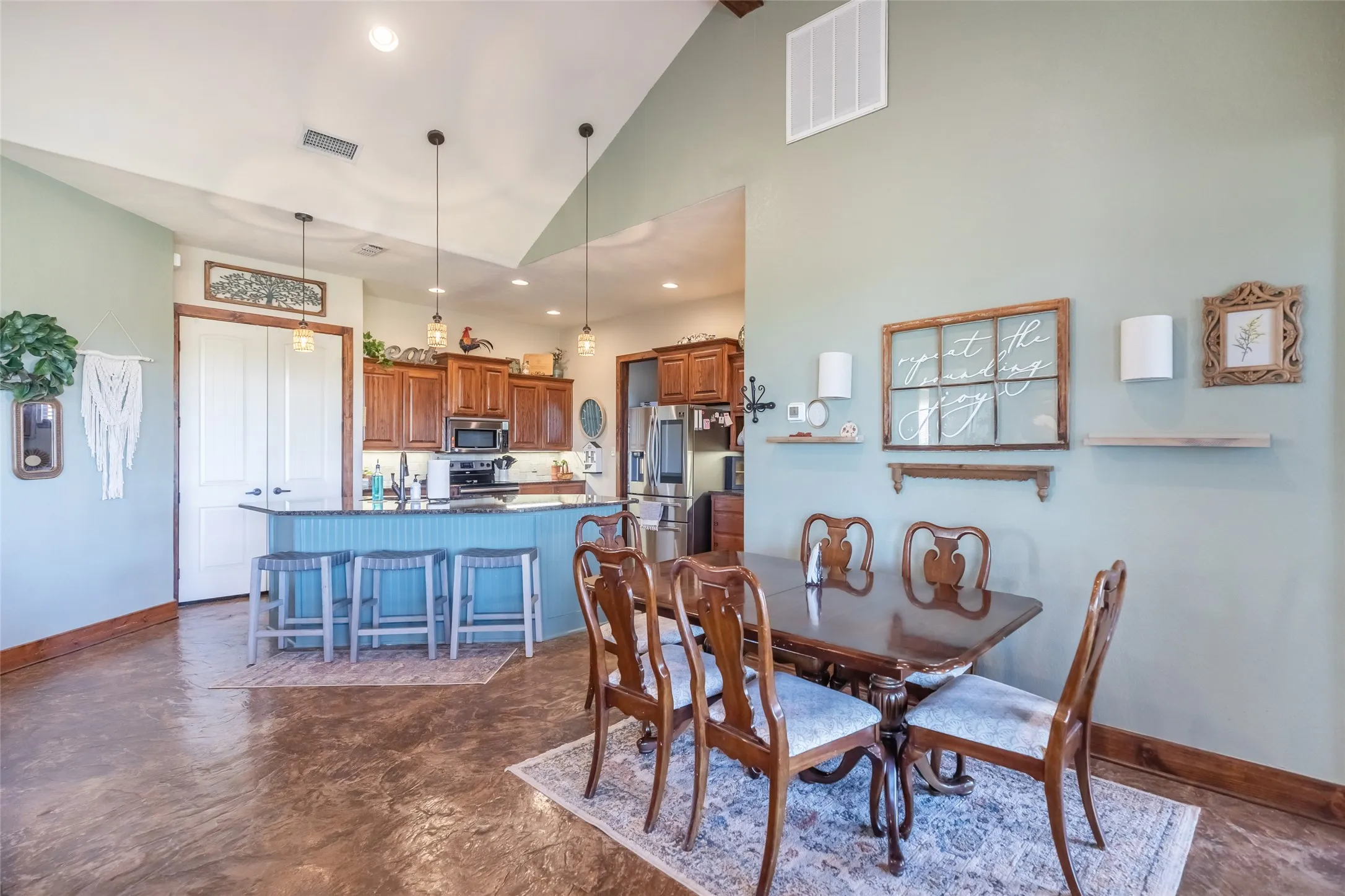 Single Family Residence For Sale in Taylor County , 7642 Spinks Road, Abilene, Texas 79603, 3 Bedroom, 2 Bathroom, 2 Garage spaces, 2,059 Sqft, built in 2008, mls#21401146, Real Estate Agent in Abilene, Homes For Sale in Taylor county, Homes For Sale in Abilene, Realtor in Abilene Texas, Real Estate Brokerage Independent Realty Texas, Luminita Cordes Realtor