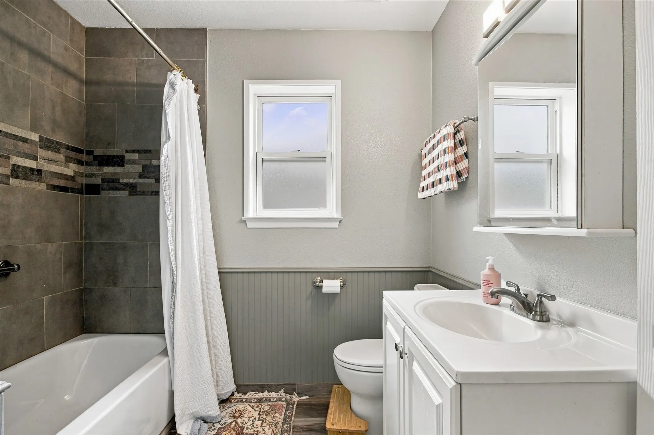 Single Family Residence For Sale in Tarrant County , 1117 Cozby Street E, Benbrook, Texas 76126, 3 Bedroom, 2 Bathroom, 2 Garage spaces, 1,430 Sqft, built in 1969, mls#21400375, Real Estate Agent in Benbrook, Homes For Sale in Tarrant county, Homes For Sale in Benbrook, Realtor in Benbrook Texas, Real Estate Brokerage Independent Realty Texas, Luminita Cordes Realtor