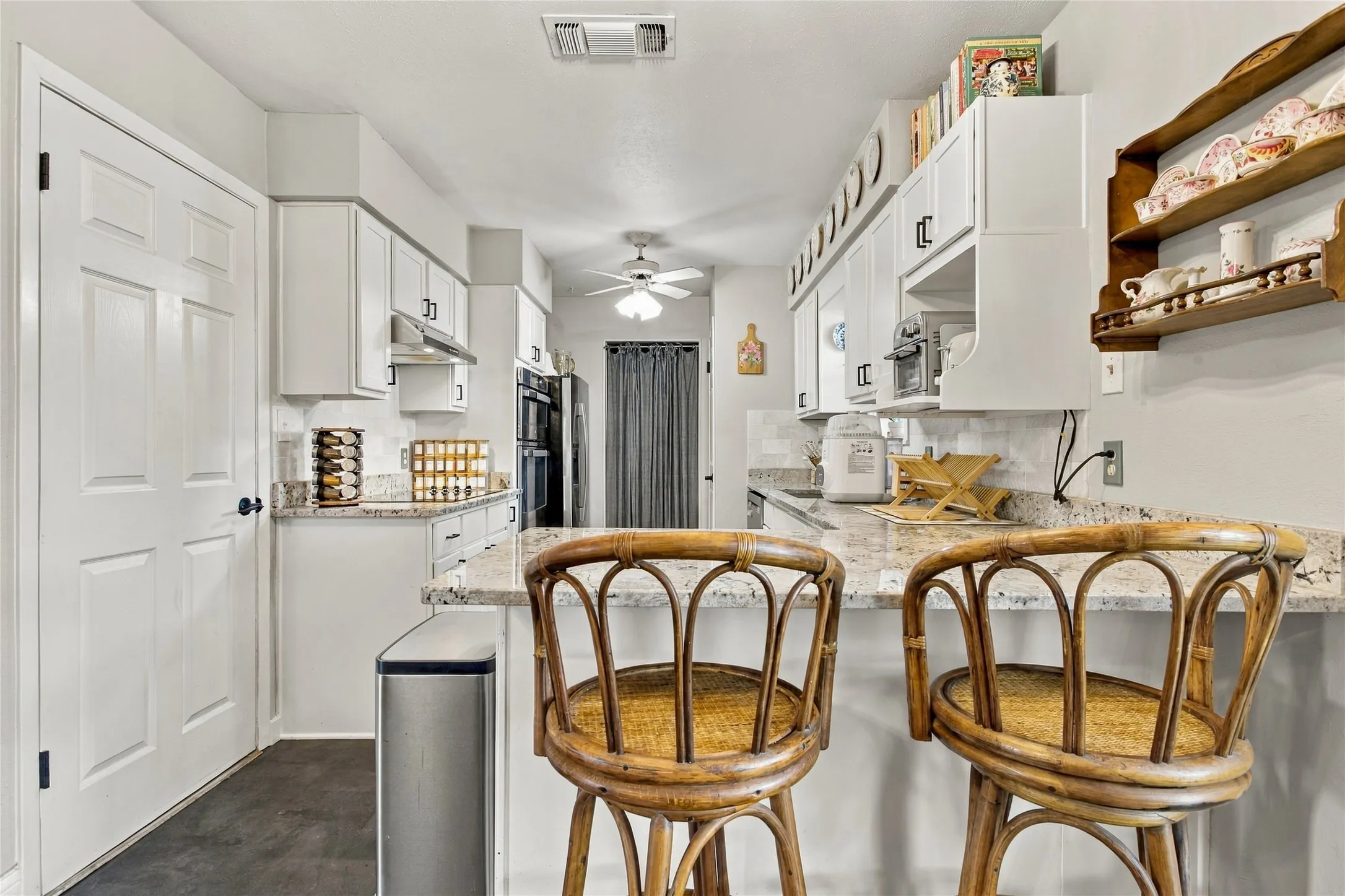 Single Family Residence For Sale in Tarrant County , 1117 Cozby Street E, Benbrook, Texas 76126, 3 Bedroom, 2 Bathroom, 2 Garage spaces, 1,430 Sqft, built in 1969, mls#21400375, Real Estate Agent in Benbrook, Homes For Sale in Tarrant county, Homes For Sale in Benbrook, Realtor in Benbrook Texas, Real Estate Brokerage Independent Realty Texas, Luminita Cordes Realtor