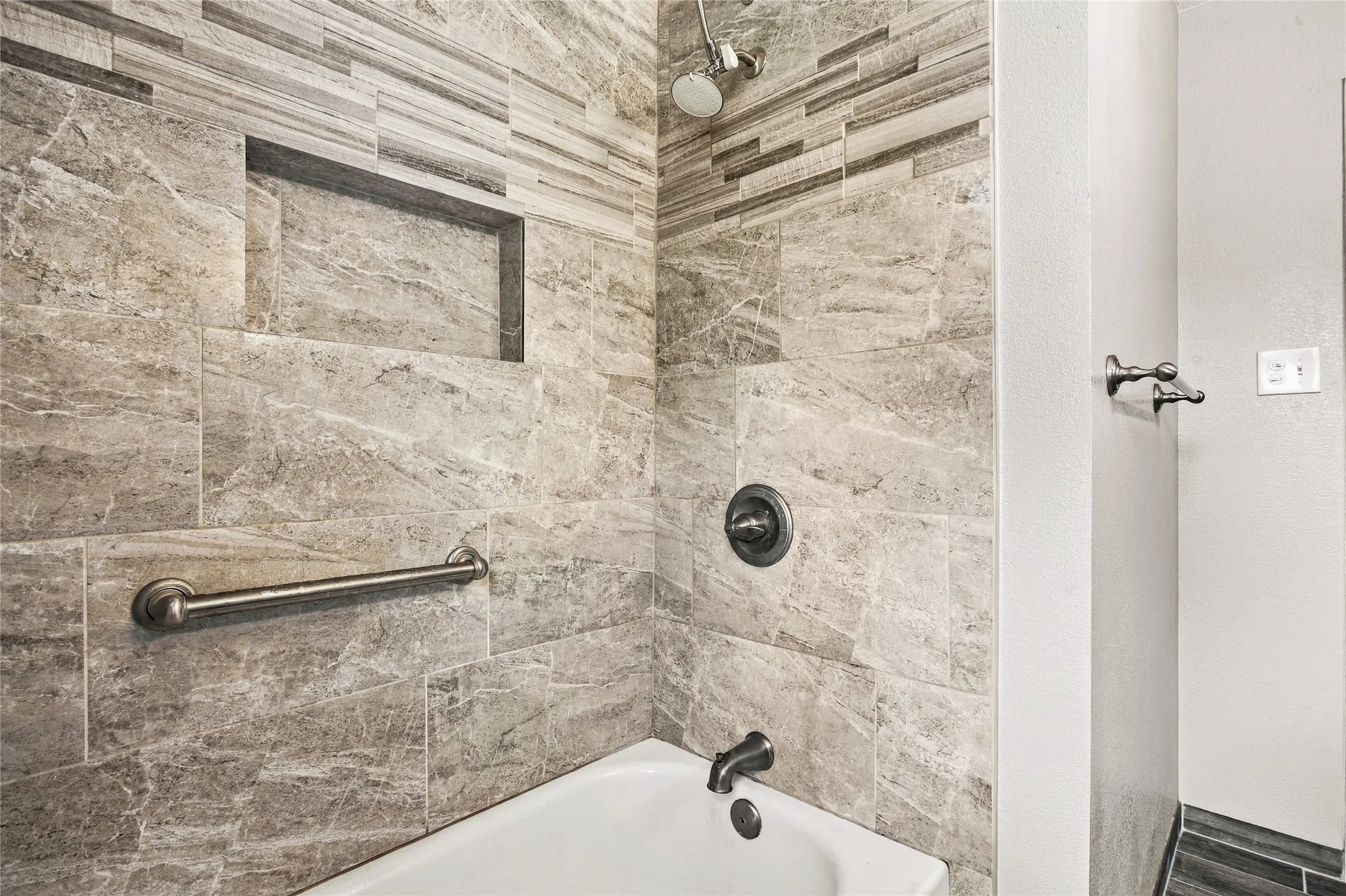 Single Family Residence For Sale in Tarrant County , 1117 Cozby Street E, Benbrook, Texas 76126, 3 Bedroom, 2 Bathroom, 2 Garage spaces, 1,430 Sqft, built in 1969, mls#21400375, Real Estate Agent in Benbrook, Homes For Sale in Tarrant county, Homes For Sale in Benbrook, Realtor in Benbrook Texas, Real Estate Brokerage Independent Realty Texas, Luminita Cordes Realtor