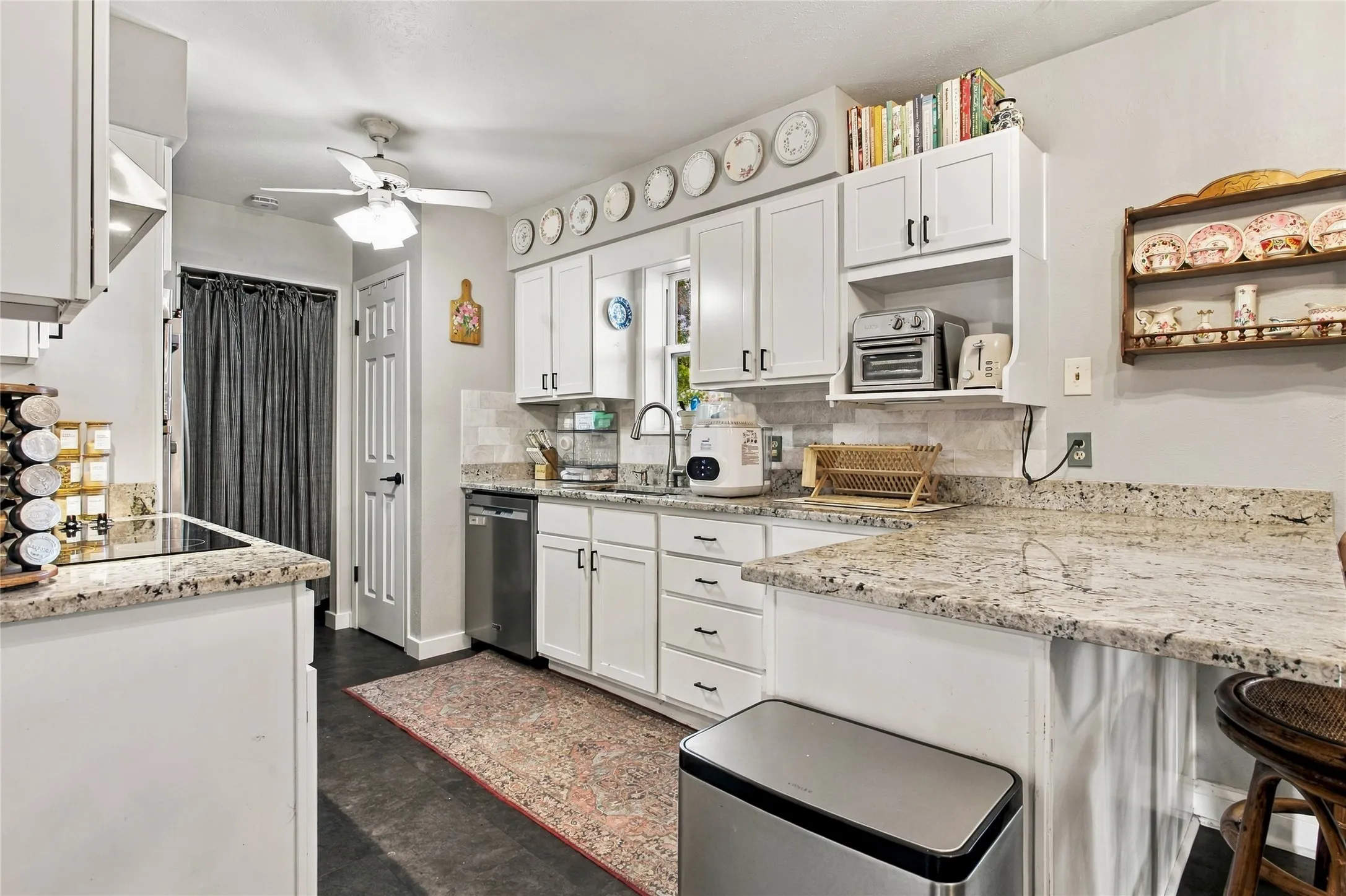 Single Family Residence For Sale in Tarrant County , 1117 Cozby Street E, Benbrook, Texas 76126, 3 Bedroom, 2 Bathroom, 2 Garage spaces, 1,430 Sqft, built in 1969, mls#21400375, Real Estate Agent in Benbrook, Homes For Sale in Tarrant county, Homes For Sale in Benbrook, Realtor in Benbrook Texas, Real Estate Brokerage Independent Realty Texas, Luminita Cordes Realtor