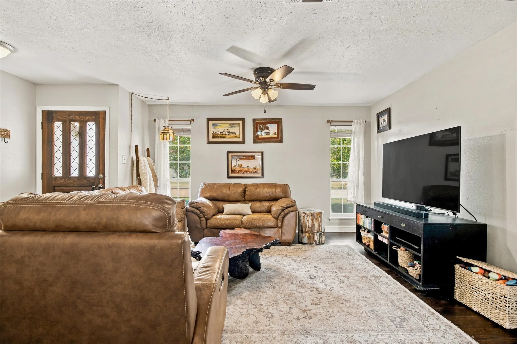 Single Family Residence For Sale in Tarrant County , 1117 Cozby Street E, Benbrook, Texas 76126, 3 Bedroom, 2 Bathroom, 2 Garage spaces, 1,430 Sqft, built in 1969, mls#21400375, Real Estate Agent in Benbrook, Homes For Sale in Tarrant county, Homes For Sale in Benbrook, Realtor in Benbrook Texas, Real Estate Brokerage Independent Realty Texas, Luminita Cordes Realtor