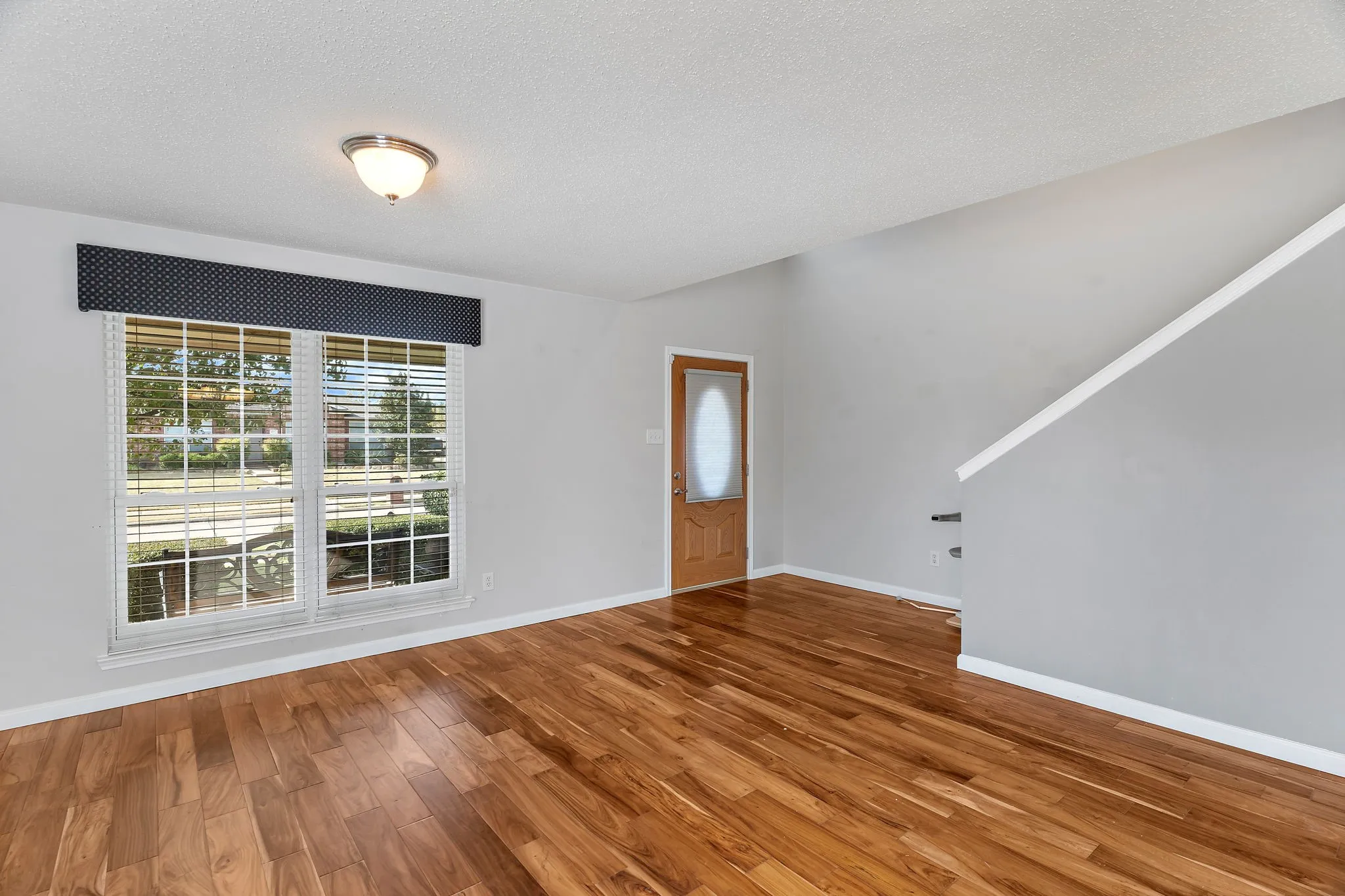 Single Family Residence For Rent in Collin County , 1000 Desperado Drive, Murphy, Texas 75094, 3 Bedroom, 3 Bathroom, 2 Garage spaces, 2,674 Sqft, built in 2001, mls#21400417, Real Estate Agent in Murphy, Homes For Rent in Collin county, Homes For Rent in Murphy, Realtor in Murphy Texas, Real Estate Brokerage Independent Realty Texas, Luminita Cordes Realtor