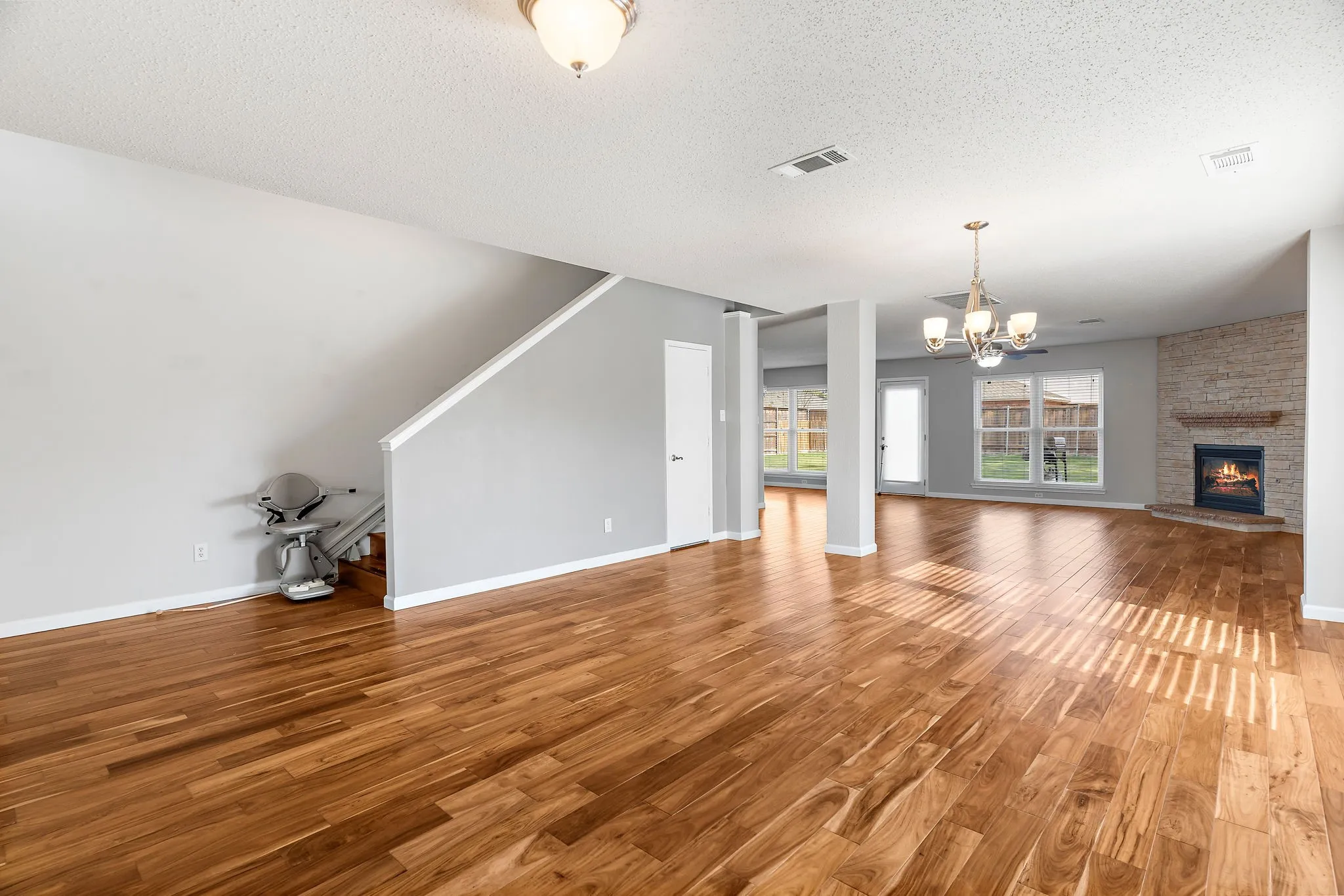 Single Family Residence For Rent in Collin County , 1000 Desperado Drive, Murphy, Texas 75094, 3 Bedroom, 3 Bathroom, 2 Garage spaces, 2,674 Sqft, built in 2001, mls#21400417, Real Estate Agent in Murphy, Homes For Rent in Collin county, Homes For Rent in Murphy, Realtor in Murphy Texas, Real Estate Brokerage Independent Realty Texas, Luminita Cordes Realtor