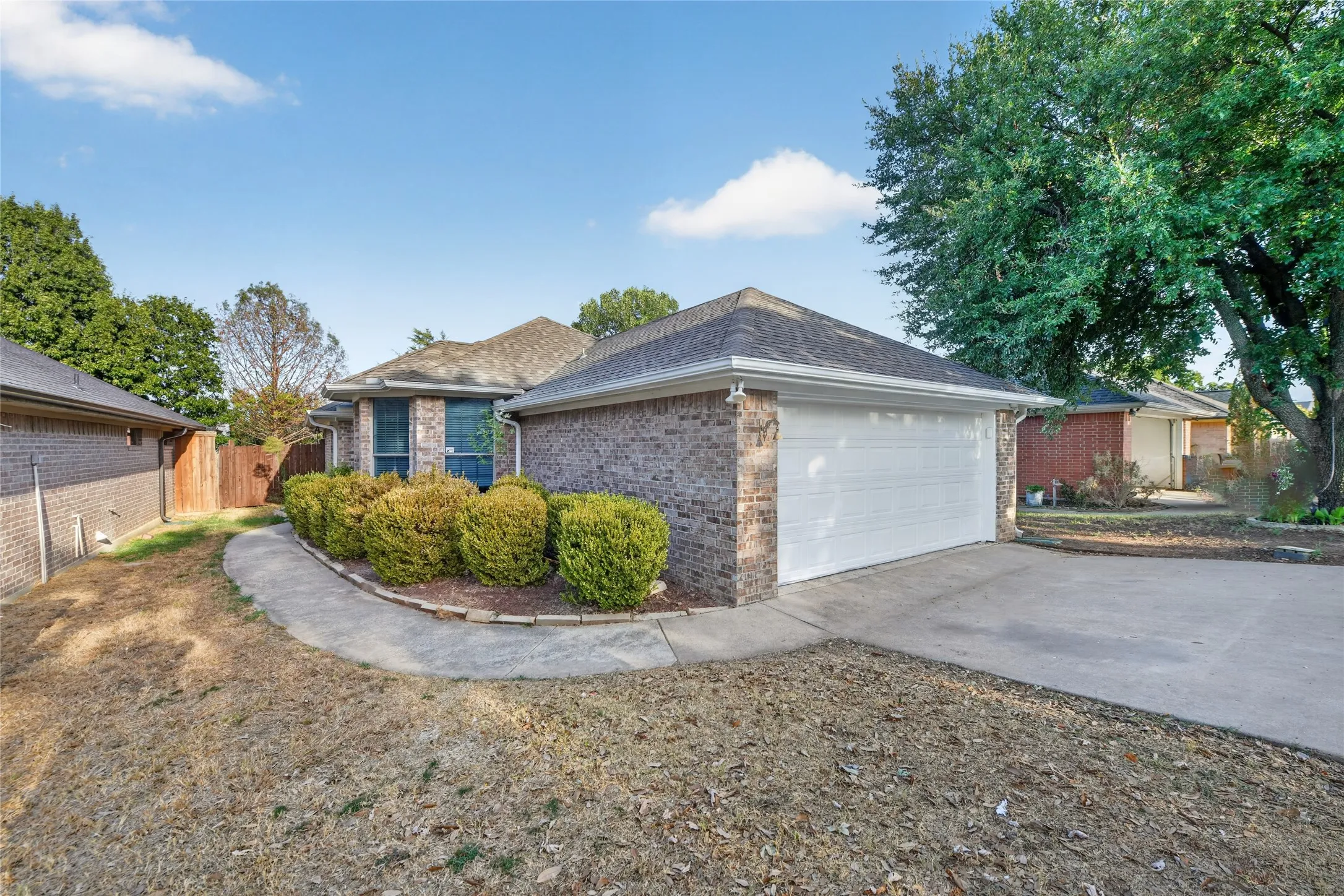 Single Family Residence For Sale in Denton County , 738 Harbour Town Drive, Lake Dallas, Texas 75065, 3 Bedroom, 2 Bathroom, 2 Garage spaces, 1,487 Sqft, built in 2005, mls#21401517, Real Estate Agent in Lake Dallas, Homes For Sale in Denton county, Homes For Sale in Lake Dallas, Realtor in Lake Dallas Texas, Real Estate Brokerage Independent Realty Texas, Luminita Cordes Realtor