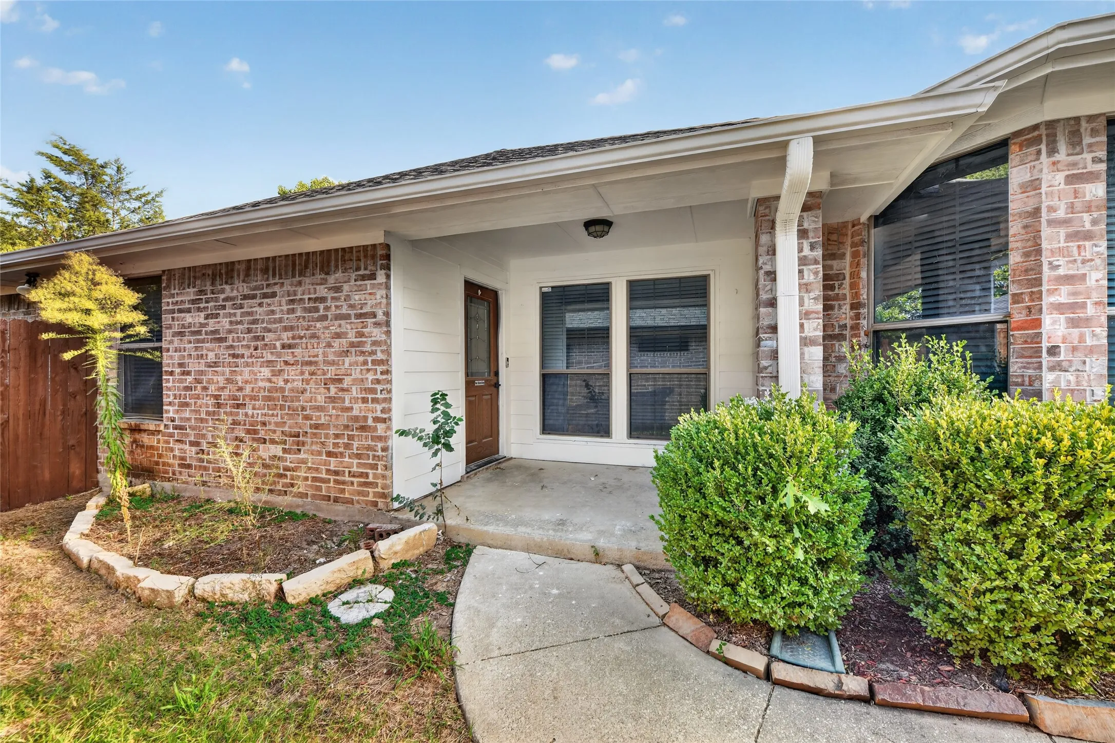 Single Family Residence For Sale in Denton County , 738 Harbour Town Drive, Lake Dallas, Texas 75065, 3 Bedroom, 2 Bathroom, 2 Garage spaces, 1,487 Sqft, built in 2005, mls#21401517, Real Estate Agent in Lake Dallas, Homes For Sale in Denton county, Homes For Sale in Lake Dallas, Realtor in Lake Dallas Texas, Real Estate Brokerage Independent Realty Texas, Luminita Cordes Realtor