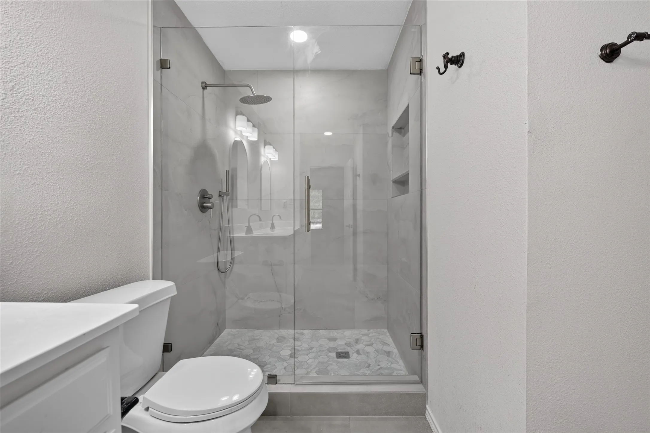 Single Family Residence For Sale in Denton County , 738 Harbour Town Drive, Lake Dallas, Texas 75065, 3 Bedroom, 2 Bathroom, 2 Garage spaces, 1,487 Sqft, built in 2005, mls#21401517, Real Estate Agent in Lake Dallas, Homes For Sale in Denton county, Homes For Sale in Lake Dallas, Realtor in Lake Dallas Texas, Real Estate Brokerage Independent Realty Texas, Luminita Cordes Realtor