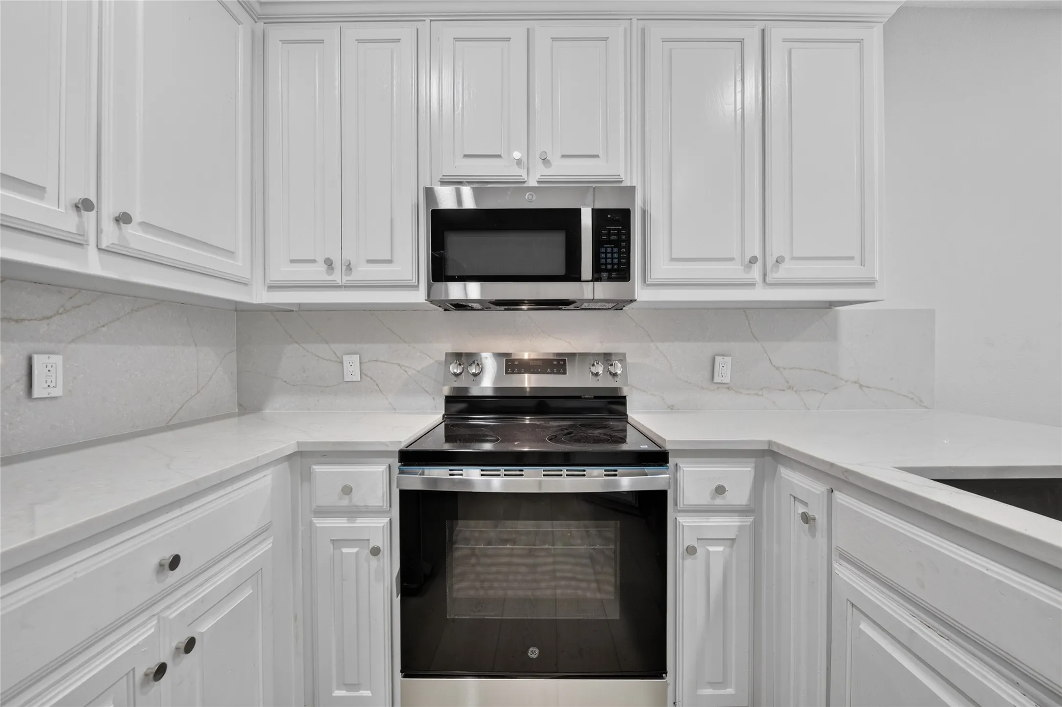 Single Family Residence For Sale in Denton County , 738 Harbour Town Drive, Lake Dallas, Texas 75065, 3 Bedroom, 2 Bathroom, 2 Garage spaces, 1,487 Sqft, built in 2005, mls#21401517, Real Estate Agent in Lake Dallas, Homes For Sale in Denton county, Homes For Sale in Lake Dallas, Realtor in Lake Dallas Texas, Real Estate Brokerage Independent Realty Texas, Luminita Cordes Realtor