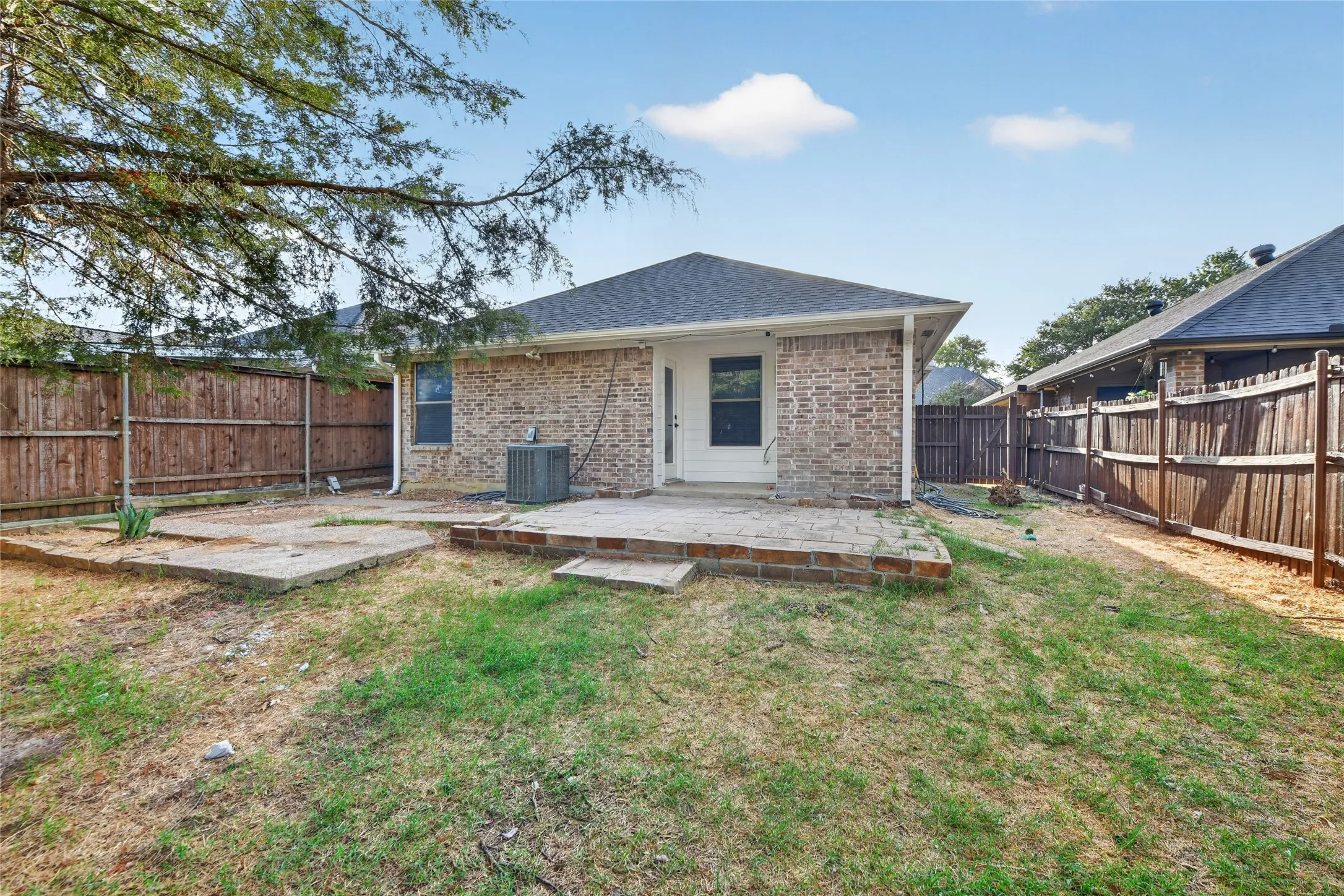 Single Family Residence For Sale in Denton County , 738 Harbour Town Drive, Lake Dallas, Texas 75065, 3 Bedroom, 2 Bathroom, 2 Garage spaces, 1,487 Sqft, built in 2005, mls#21401517, Real Estate Agent in Lake Dallas, Homes For Sale in Denton county, Homes For Sale in Lake Dallas, Realtor in Lake Dallas Texas, Real Estate Brokerage Independent Realty Texas, Luminita Cordes Realtor