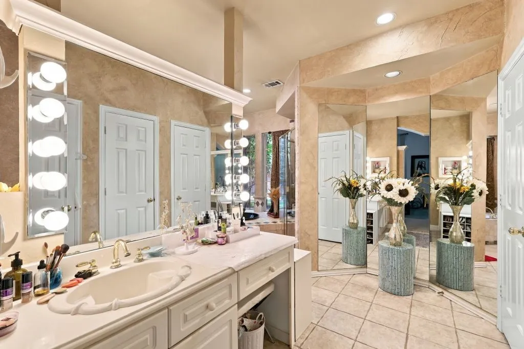 Single Family Residence For Sale in Collin County , 7420 Casper Drive, Plano, Texas 75025, 6 Bedroom, 4 Bathroom, 2 Garage spaces, 3,558 Sqft, built in 1992, mls#21401263, Real Estate Agent in Plano, Homes For Sale in Collin county, Homes For Sale in Plano, Realtor in Plano Texas, Real Estate Brokerage Independent Realty Texas, Luminita Cordes Realtor