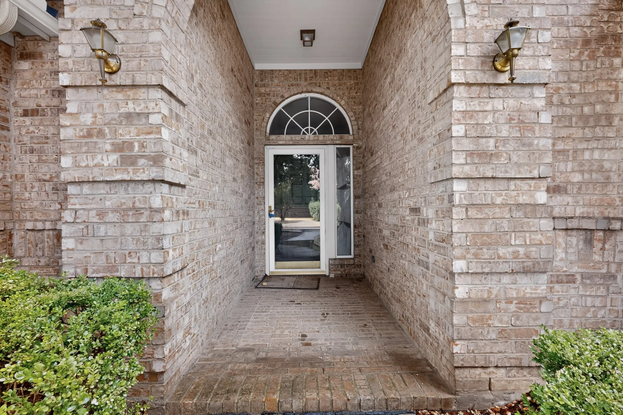 Single Family Residence For Sale in Dallas County , 1239 Rivercrest Drive, Mesquite, Texas 75181, 4 Bedroom, 2 Bathroom, 2 Garage spaces, 2,255 Sqft, built in 1996, mls#21401540, Real Estate Agent in Mesquite, Homes For Sale in Dallas county, Homes For Sale in Mesquite, Realtor in Mesquite Texas, Real Estate Brokerage Independent Realty Texas, Luminita Cordes Realtor