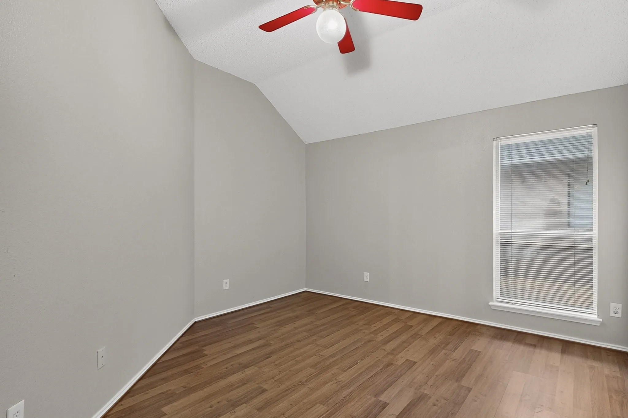 Single Family Residence For Sale in Dallas County , 1239 Rivercrest Drive, Mesquite, Texas 75181, 4 Bedroom, 2 Bathroom, 2 Garage spaces, 2,255 Sqft, built in 1996, mls#21401540, Real Estate Agent in Mesquite, Homes For Sale in Dallas county, Homes For Sale in Mesquite, Realtor in Mesquite Texas, Real Estate Brokerage Independent Realty Texas, Luminita Cordes Realtor