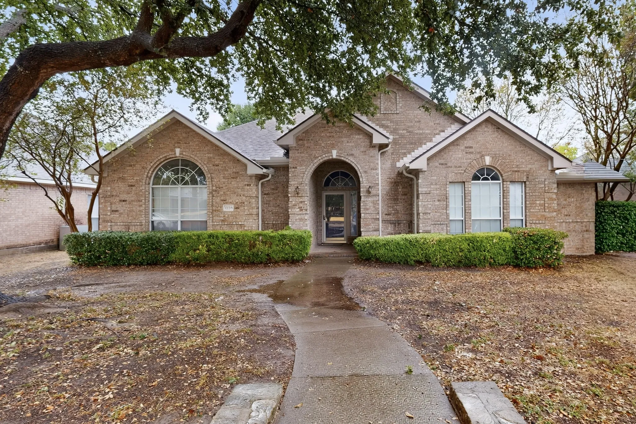 Single Family Residence For Sale in Dallas County , 1239 Rivercrest Drive, Mesquite, Texas 75181, 4 Bedroom, 2 Bathroom, 2 Garage spaces, 2,255 Sqft, built in 1996, mls#21401540, Real Estate Agent in Mesquite, Homes For Sale in Dallas county, Homes For Sale in Mesquite, Realtor in Mesquite Texas, Real Estate Brokerage Independent Realty Texas, Luminita Cordes Realtor
