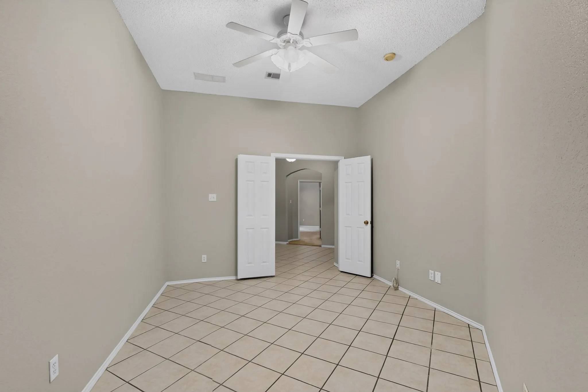 Single Family Residence For Sale in Dallas County , 1239 Rivercrest Drive, Mesquite, Texas 75181, 4 Bedroom, 2 Bathroom, 2 Garage spaces, 2,255 Sqft, built in 1996, mls#21401540, Real Estate Agent in Mesquite, Homes For Sale in Dallas county, Homes For Sale in Mesquite, Realtor in Mesquite Texas, Real Estate Brokerage Independent Realty Texas, Luminita Cordes Realtor
